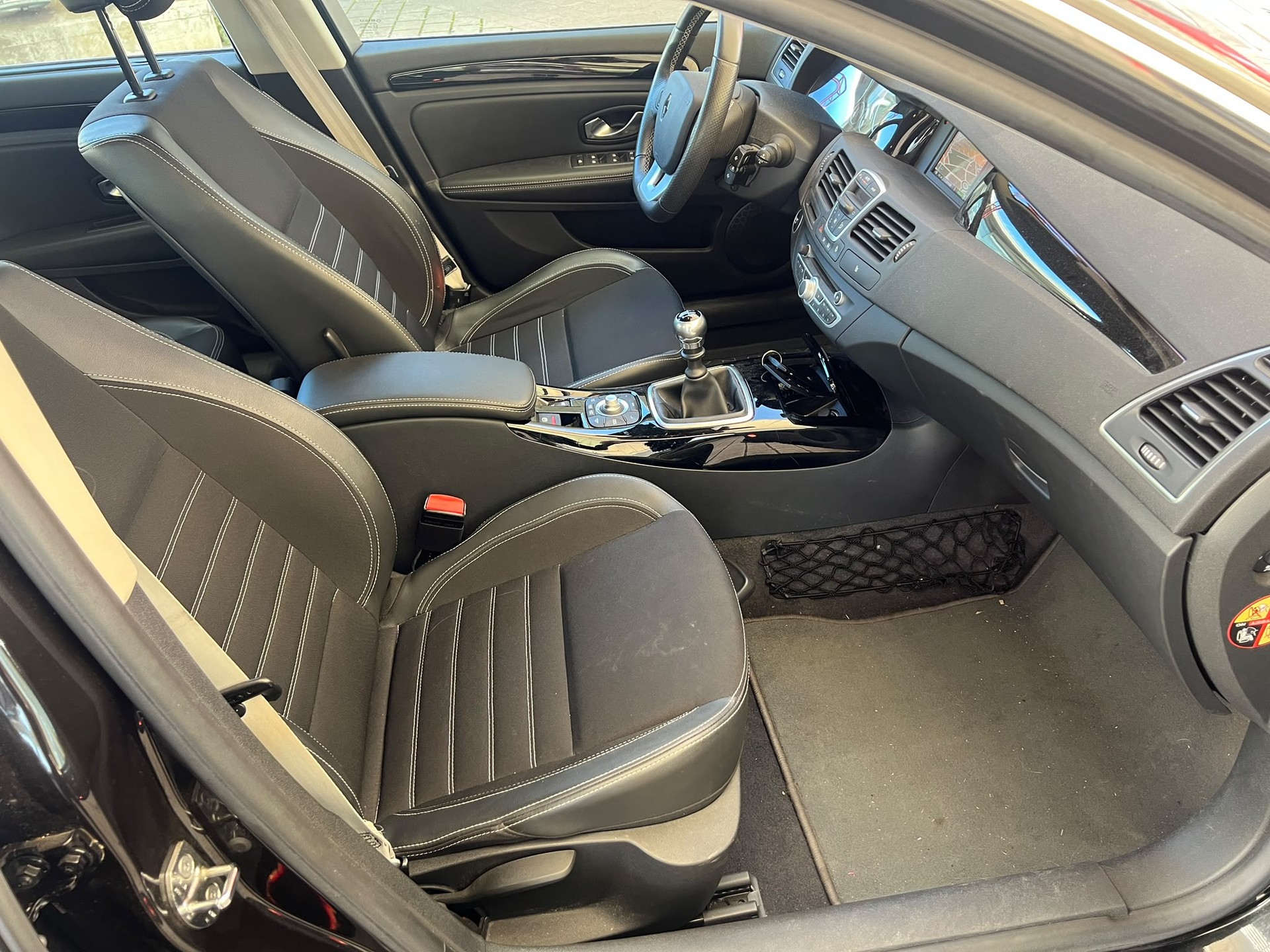 RENAULT Laguna Grandtour 2.0 dCi Bose-image-10
