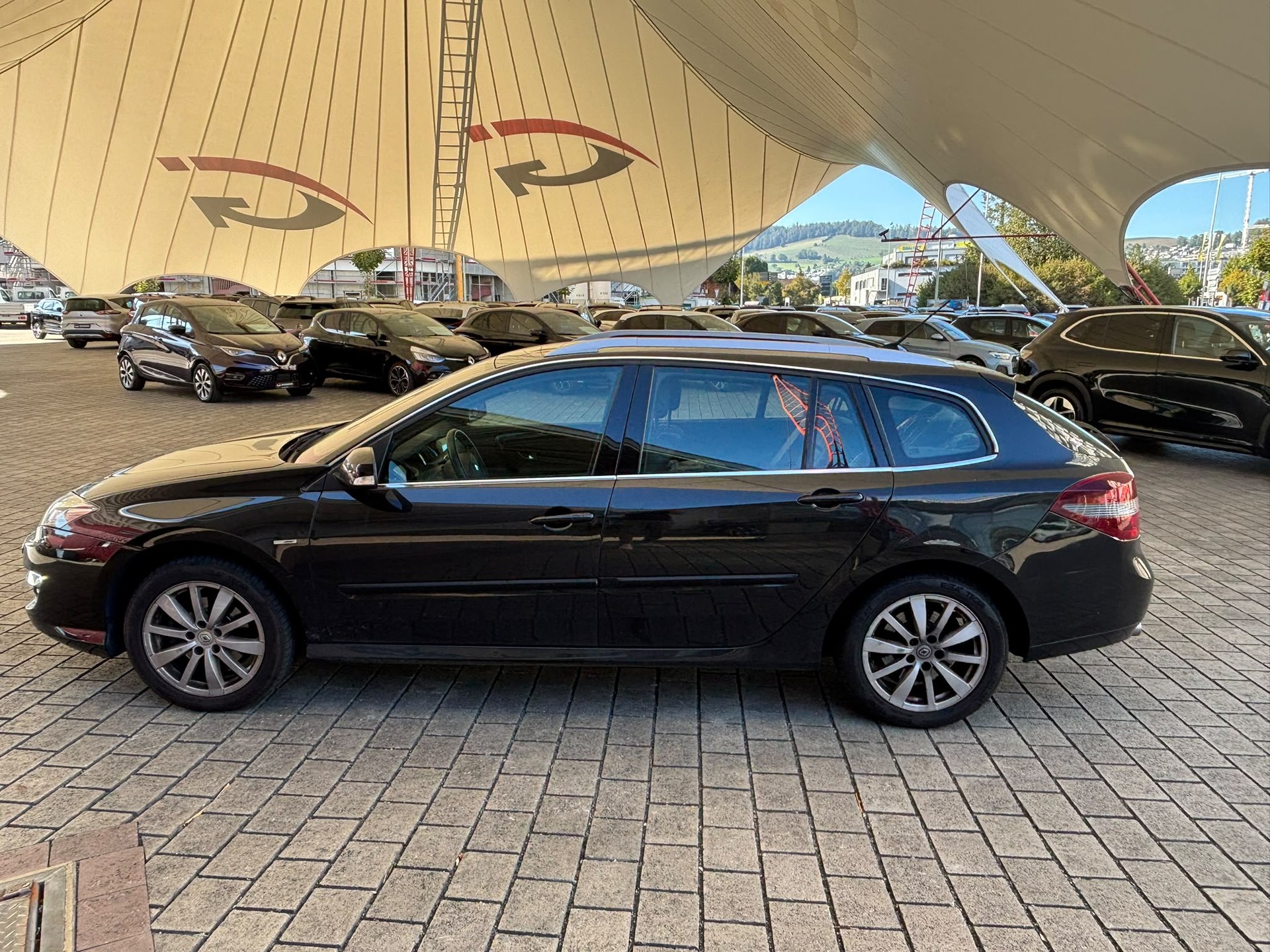 RENAULT Laguna Grandtour 2.0 dCi Bose-image-3