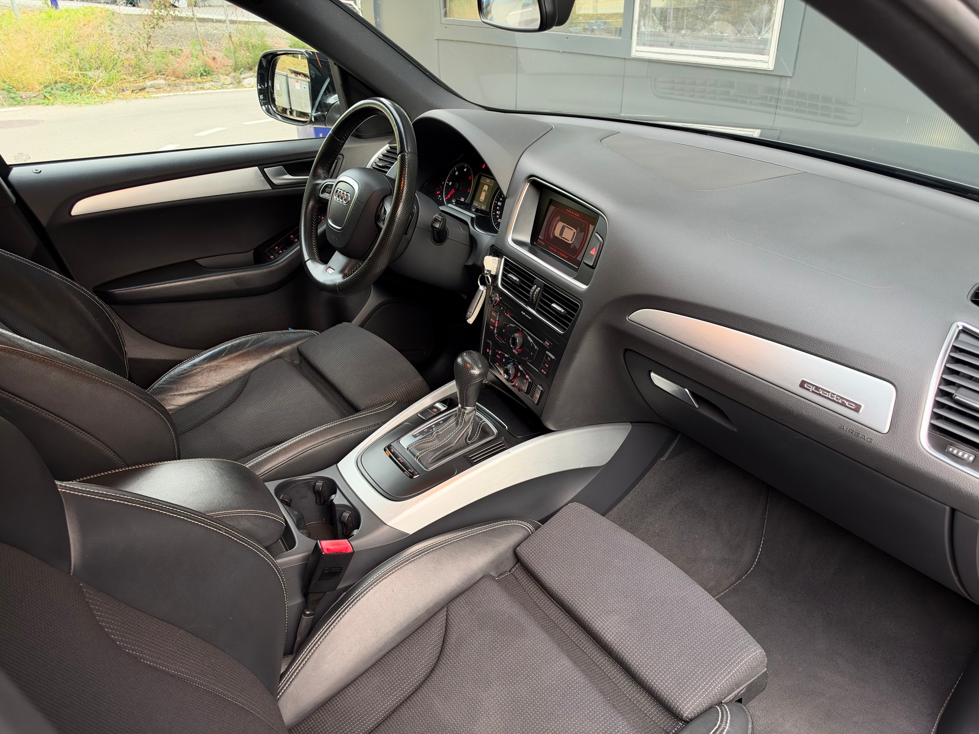 AUDI Q5 2.0 TDI S-Line quattro S-tronic-image-13