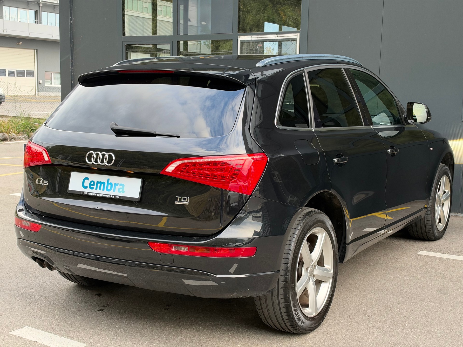 AUDI Q5 2.0 TDI S-Line quattro S-tronic-image-4