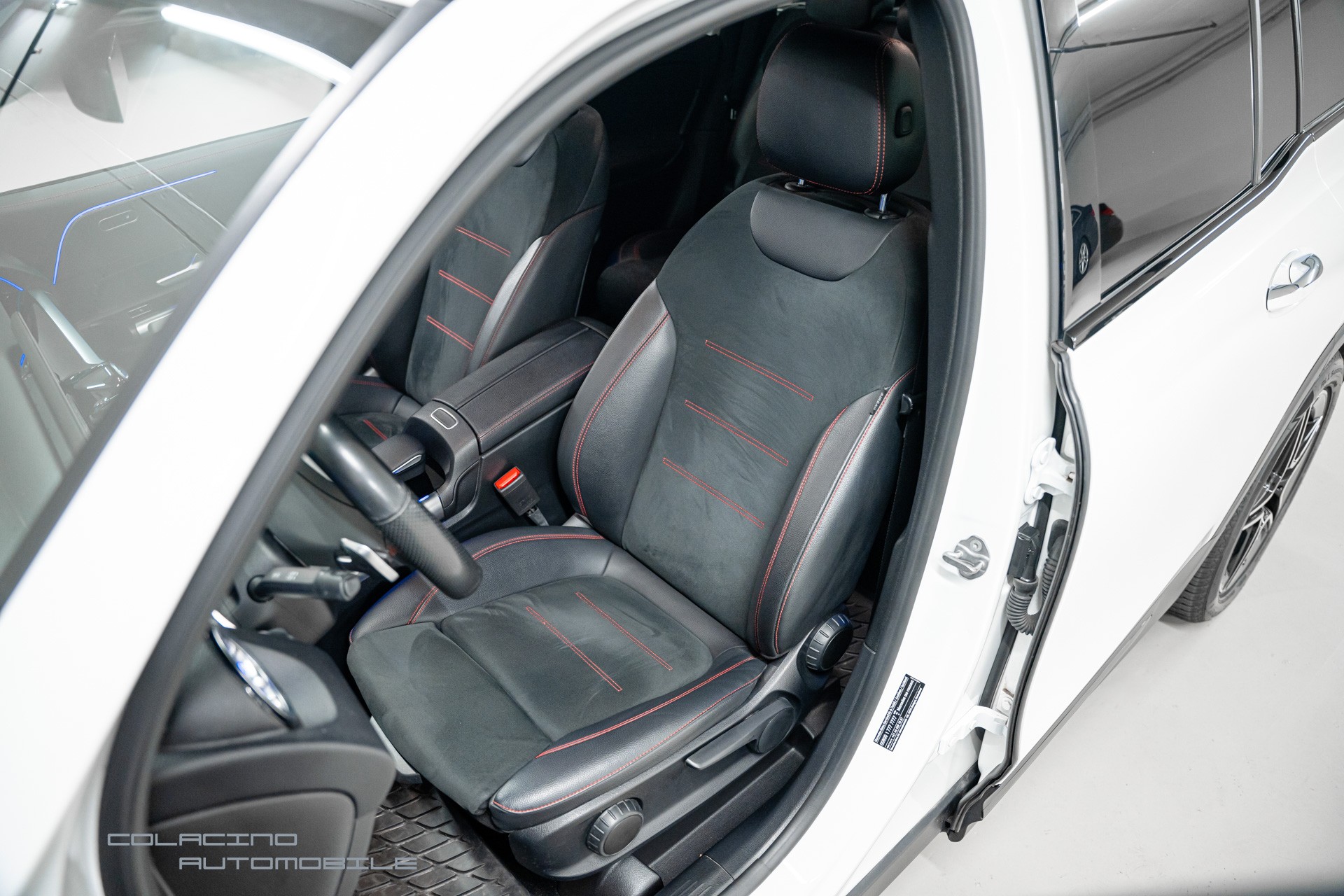MERCEDES-BENZ GLB 250 AMG Line 4 MATIC 8G-Tronic-image-12