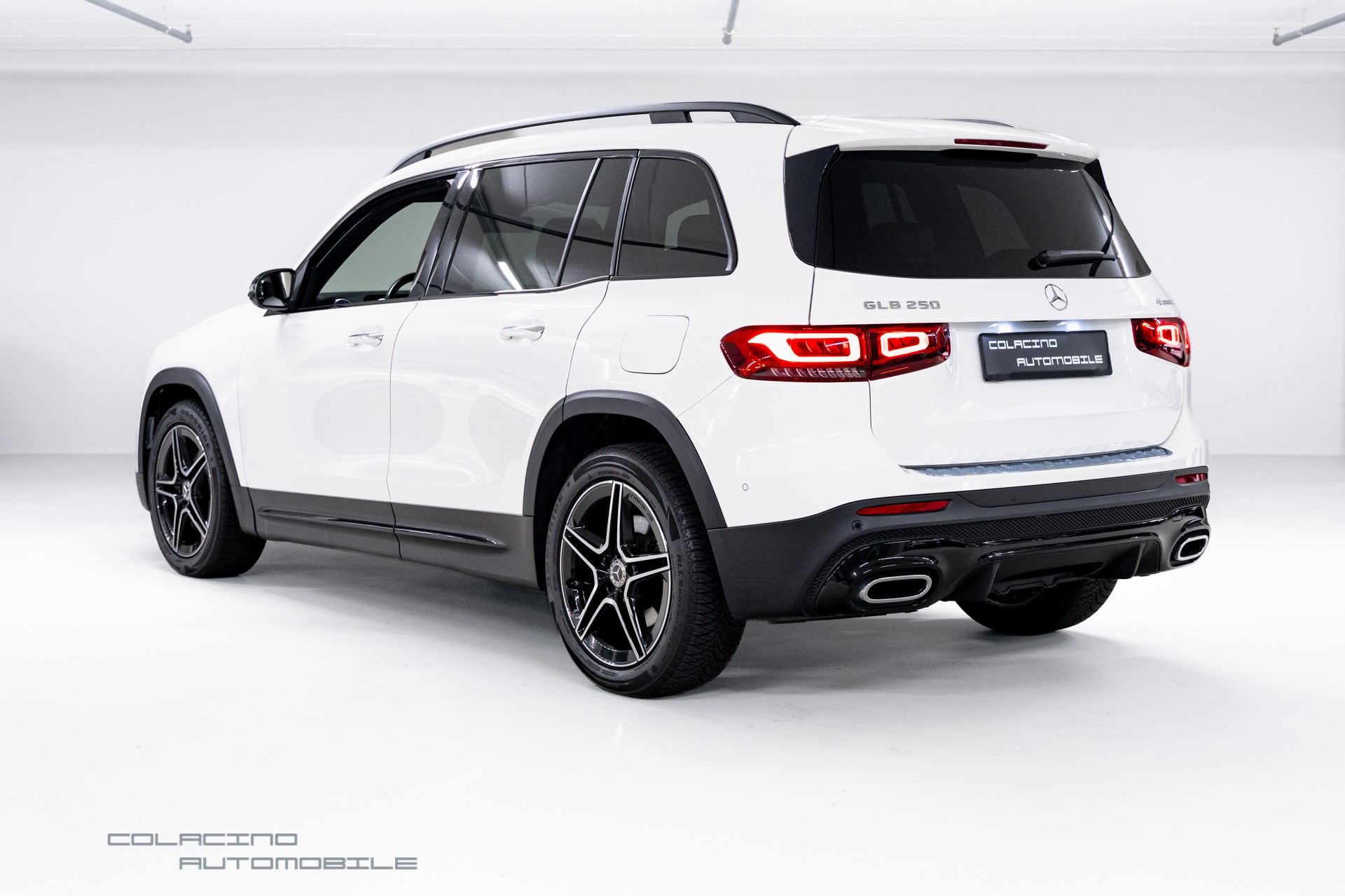 MERCEDES-BENZ GLB 250 AMG Line 4 MATIC 8G-Tronic-image-3