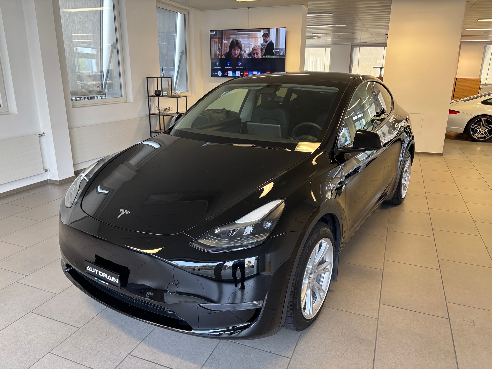 TESLA Model Y Long Range-image-0
