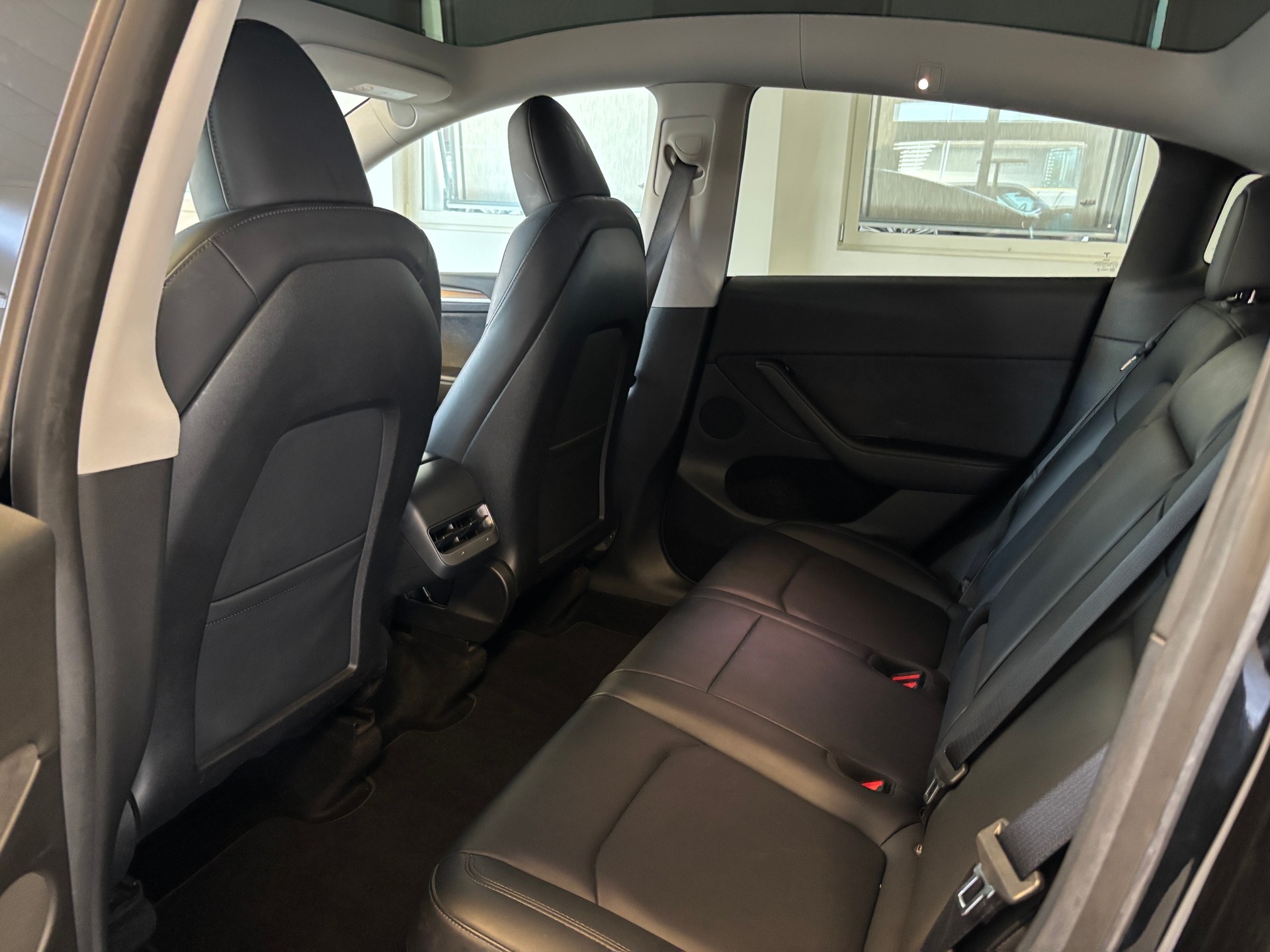 TESLA Model Y Long Range-image-12