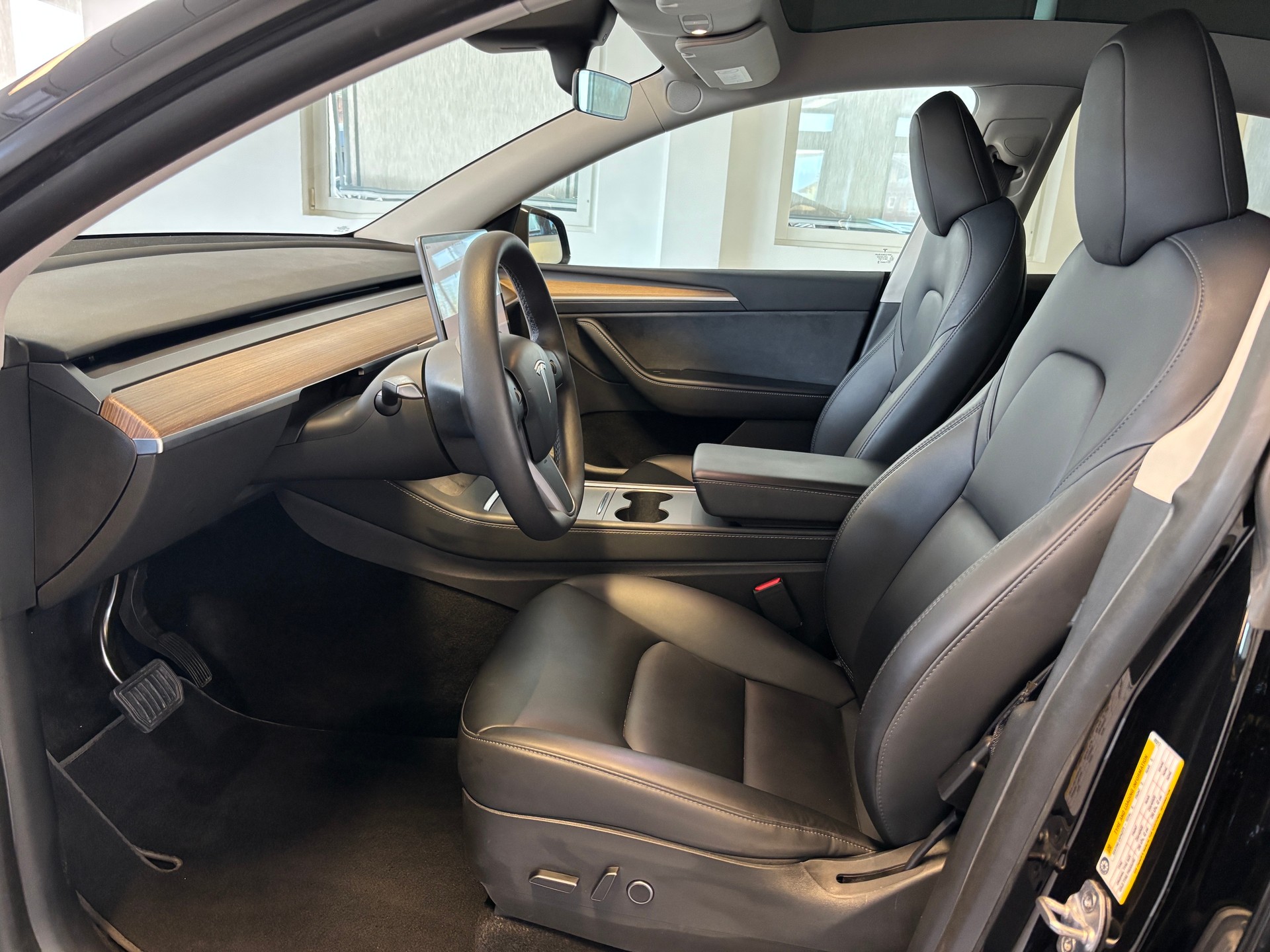 TESLA Model Y Long Range-image-6