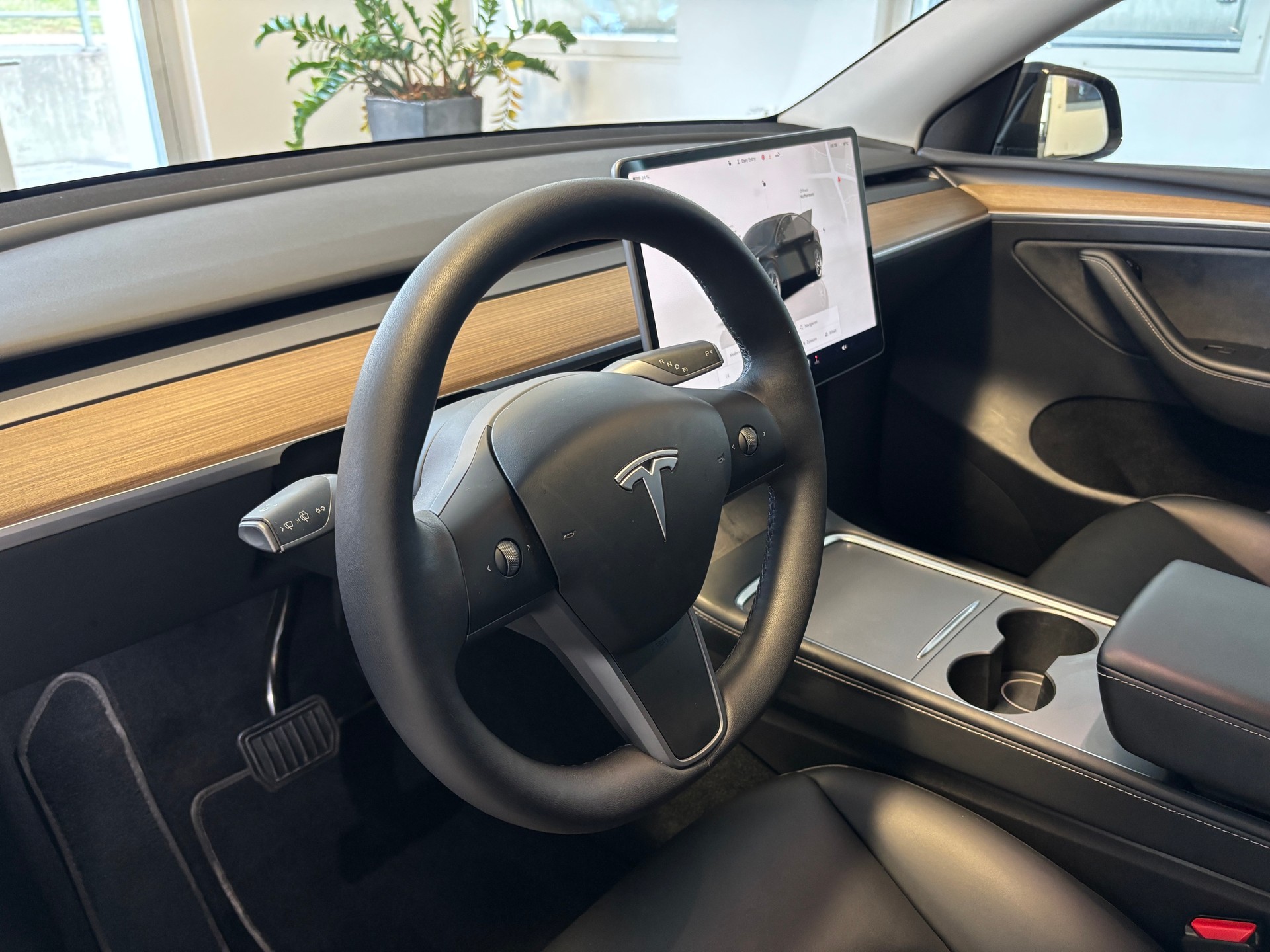 TESLA Model Y Long Range-image-5