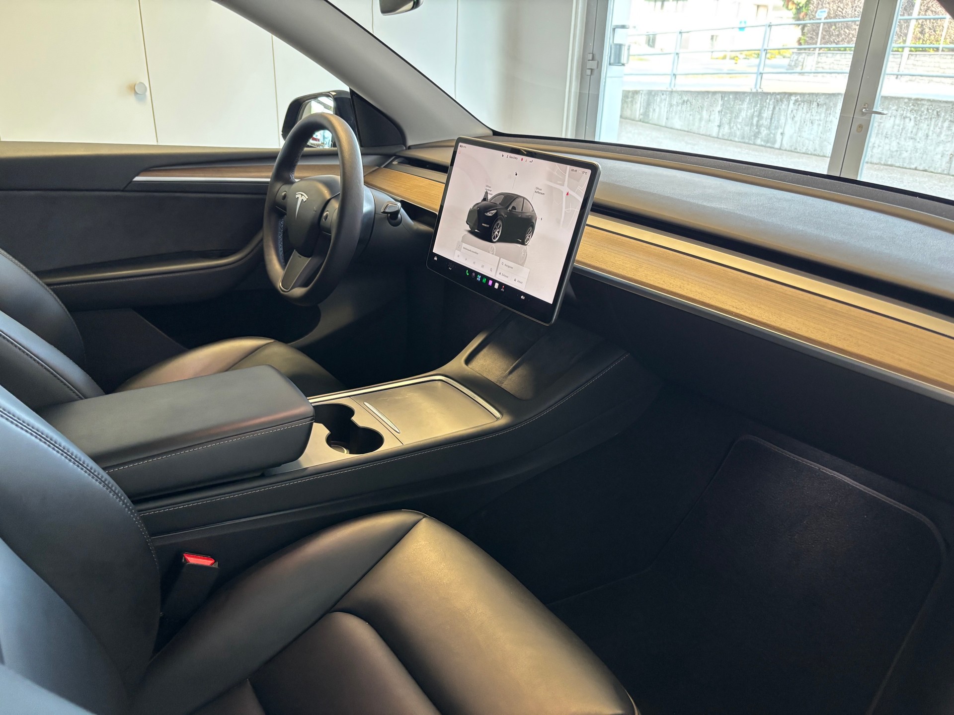 TESLA Model Y Long Range-image-7