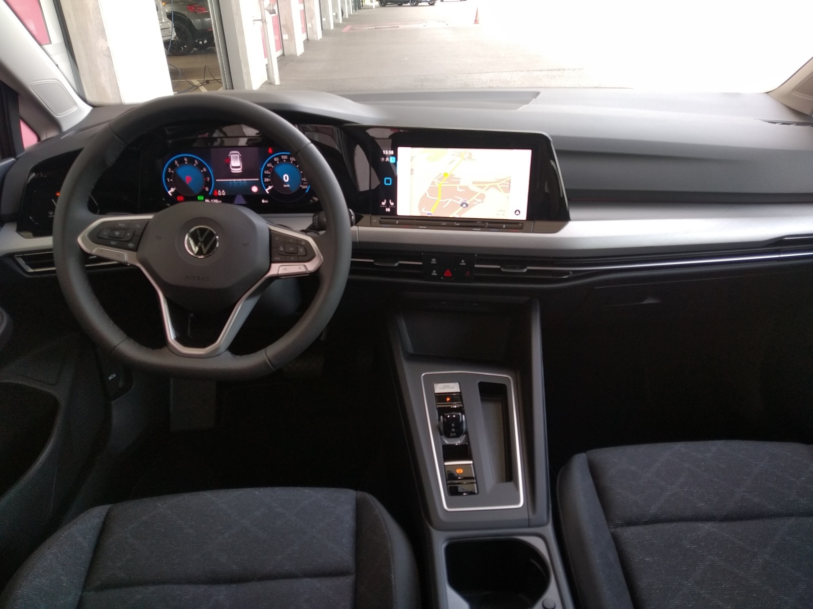 VW Golf 1.0 eTSI mHEV ACTLife DSG-image-7