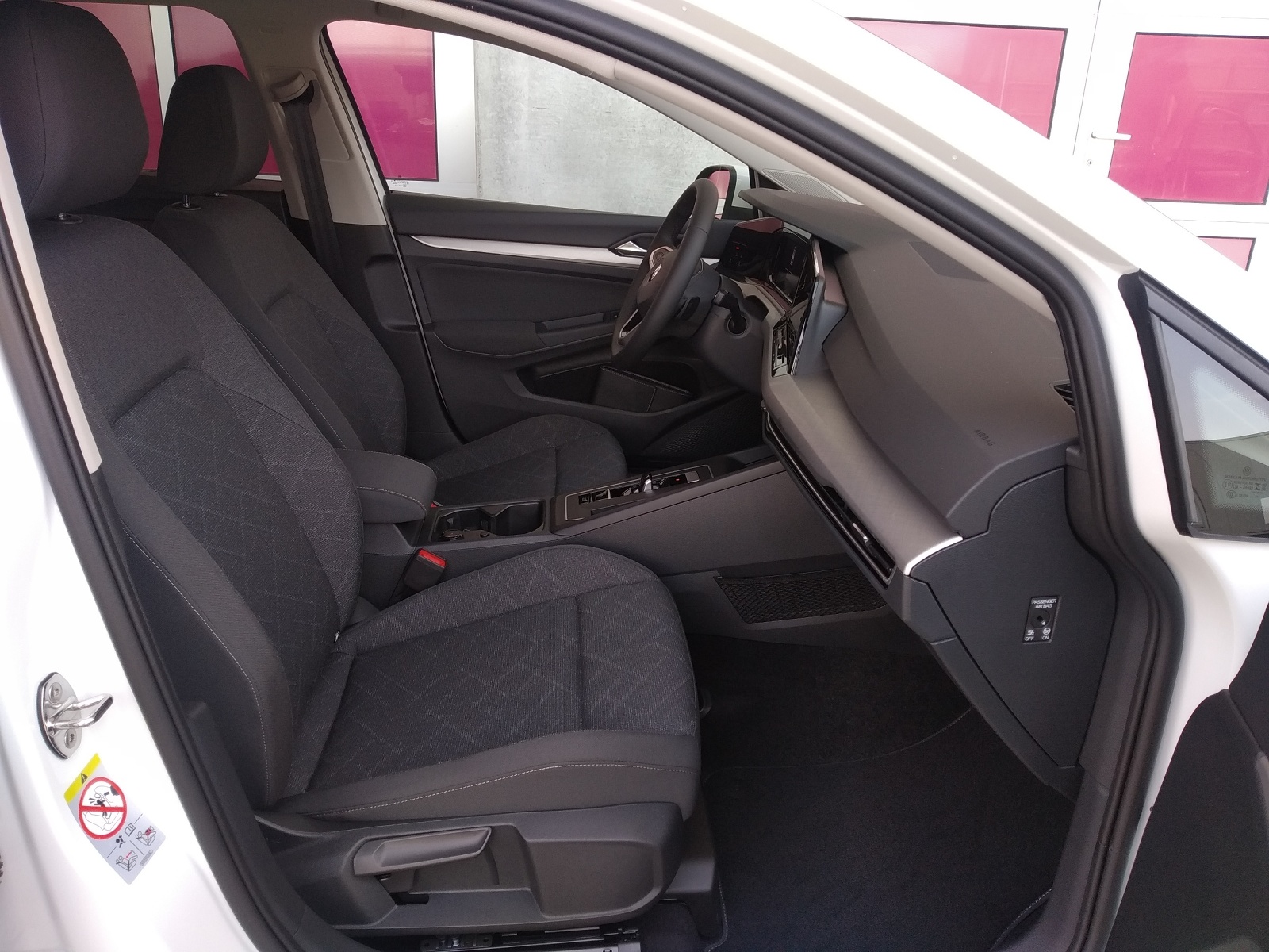 VW Golf 1.0 eTSI mHEV ACTLife DSG-image-9