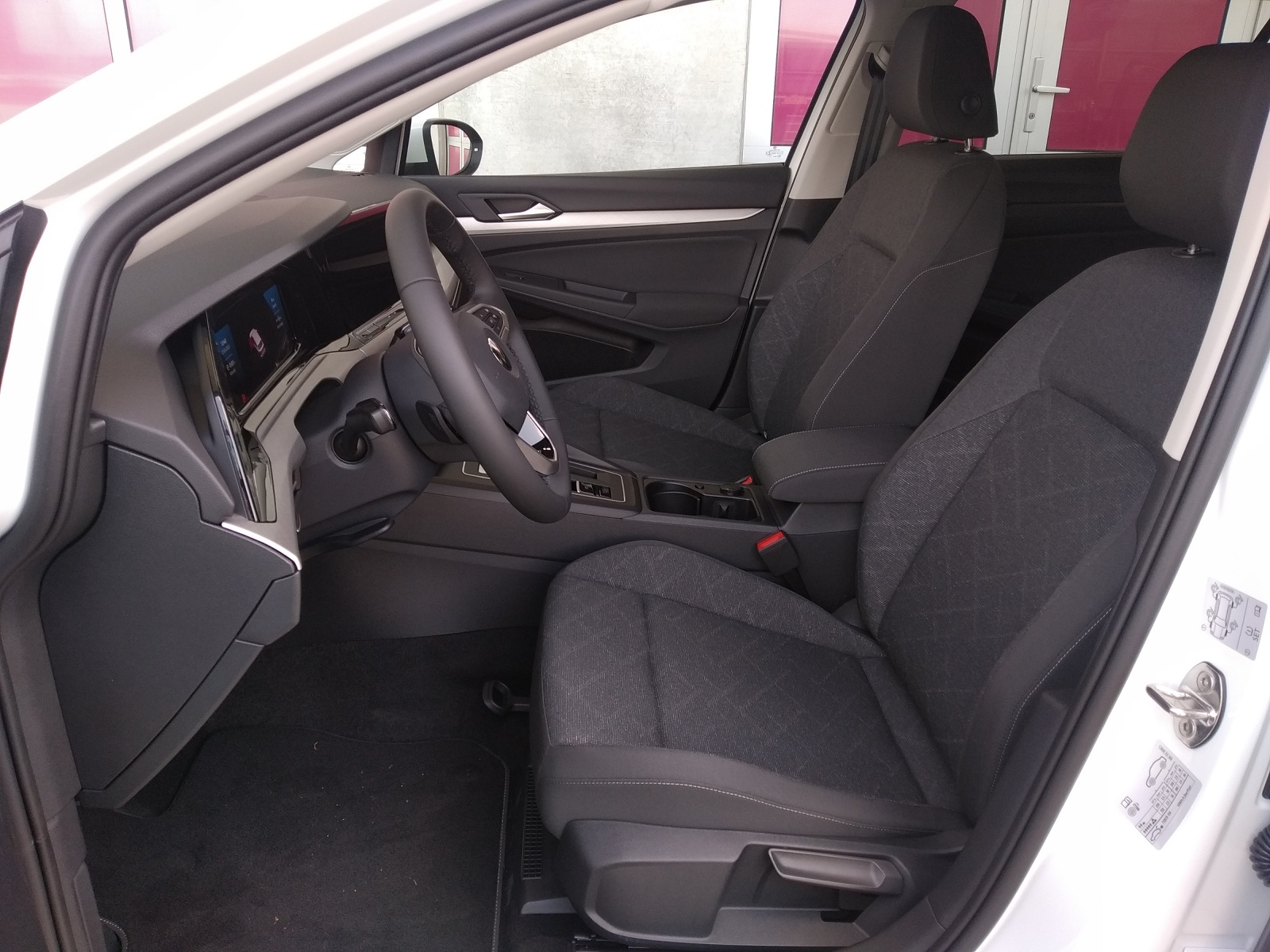VW Golf 1.0 eTSI mHEV ACTLife DSG-image-4