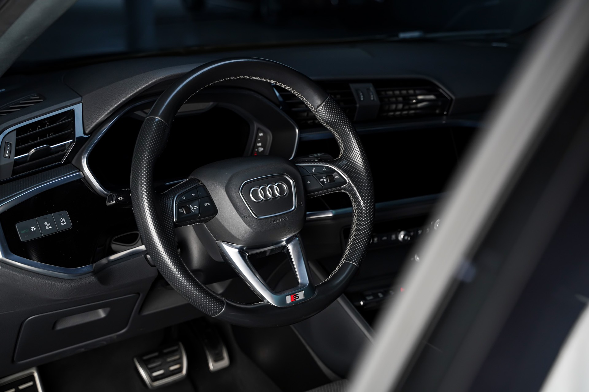 AUDI Q3 Sportback 40 TDI S line Attraction quattro S-tronic-image-9