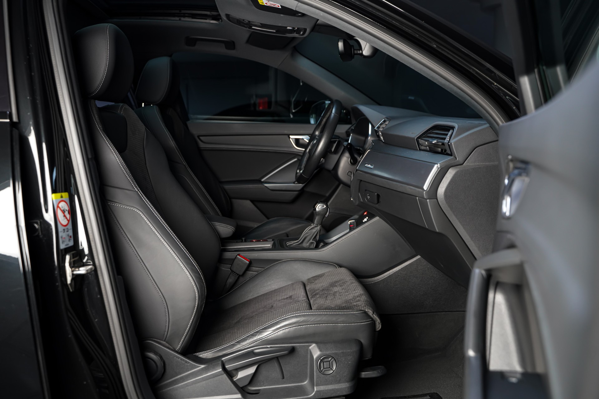 AUDI Q3 Sportback 40 TDI S line Attraction quattro S-tronic-image-17