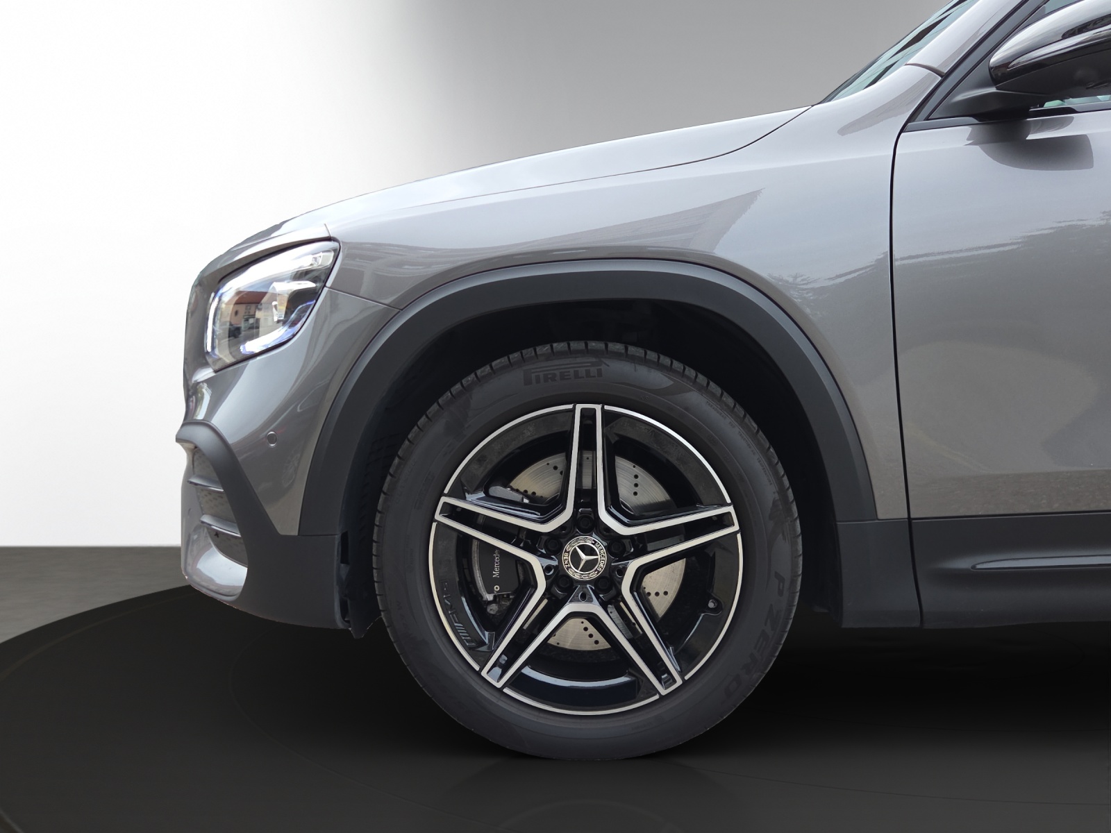 MERCEDES-BENZ GLB 250 4Matic AMG Line 8G-Tronic-image-3