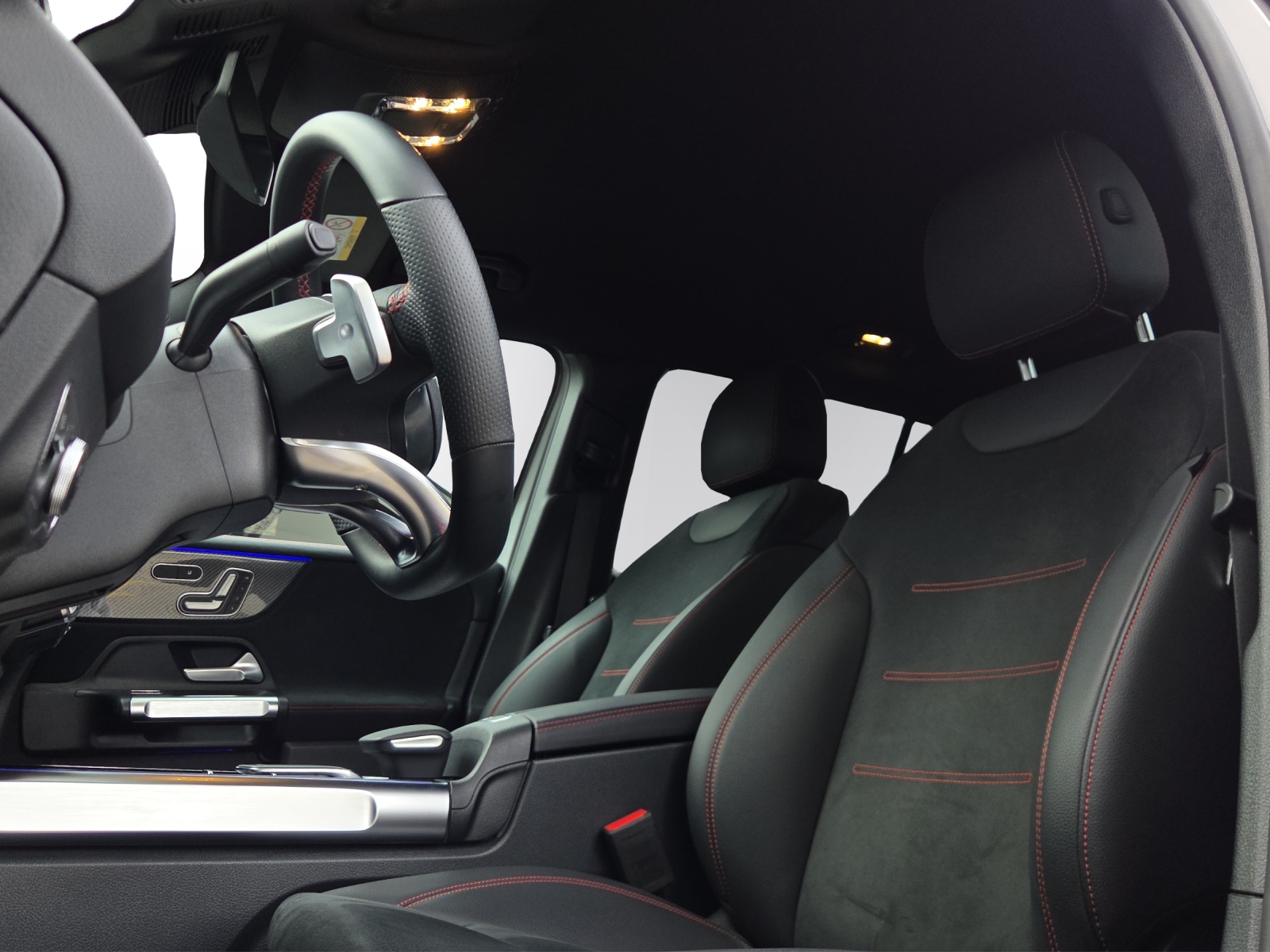 MERCEDES-BENZ GLB 250 4Matic AMG Line 8G-Tronic-image-8