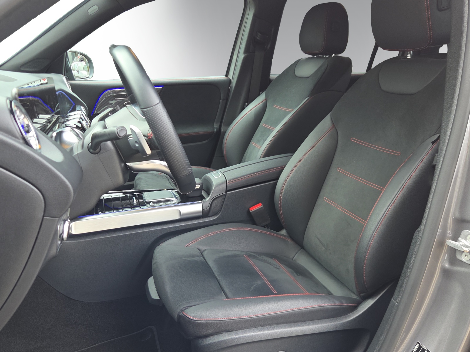 MERCEDES-BENZ GLB 250 4Matic AMG Line 8G-Tronic-image-7