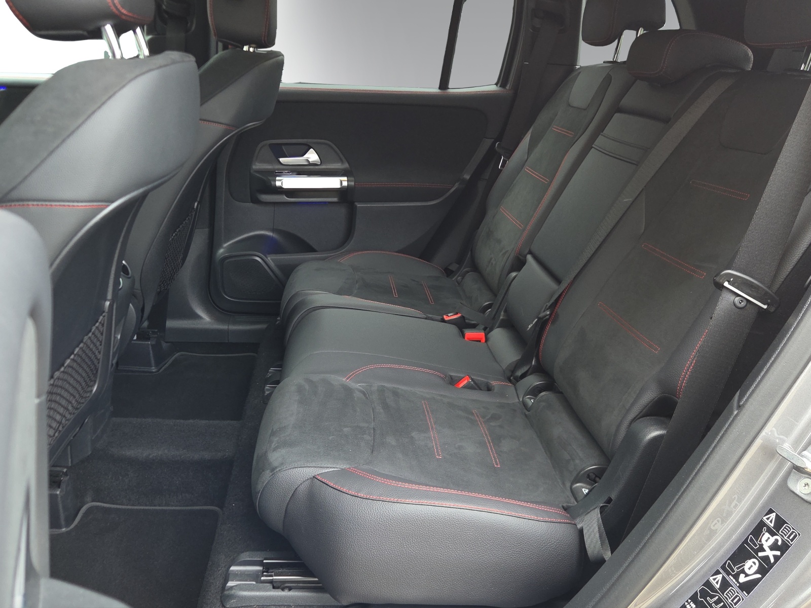 MERCEDES-BENZ GLB 250 4Matic AMG Line 8G-Tronic-image-9