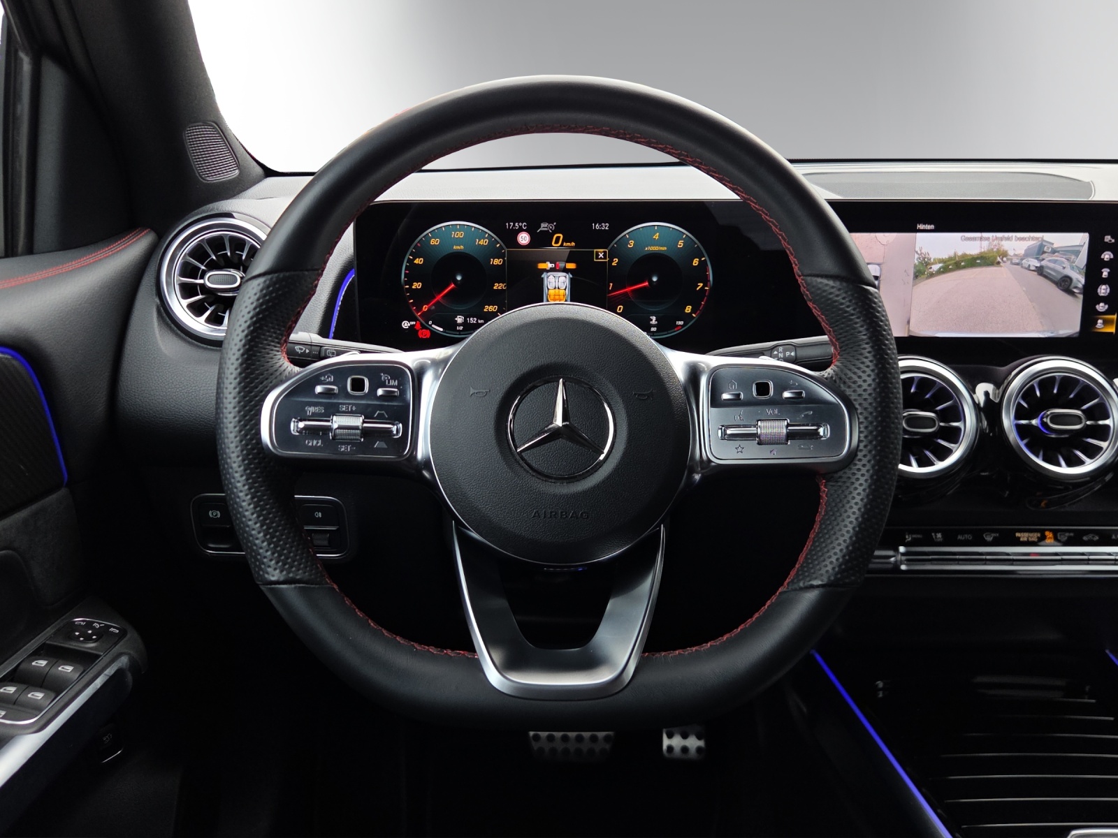 MERCEDES-BENZ GLB 250 4Matic AMG Line 8G-Tronic-image-11