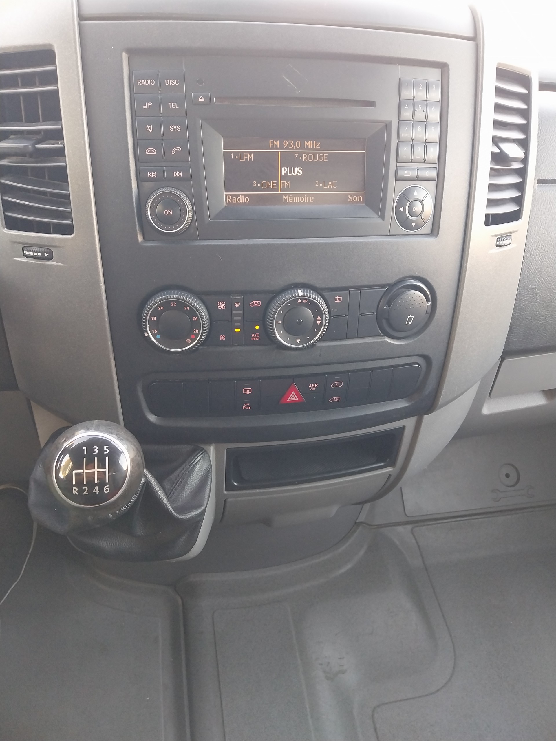 VW Crafter 35 2.0 TDI CR Entry-image-8