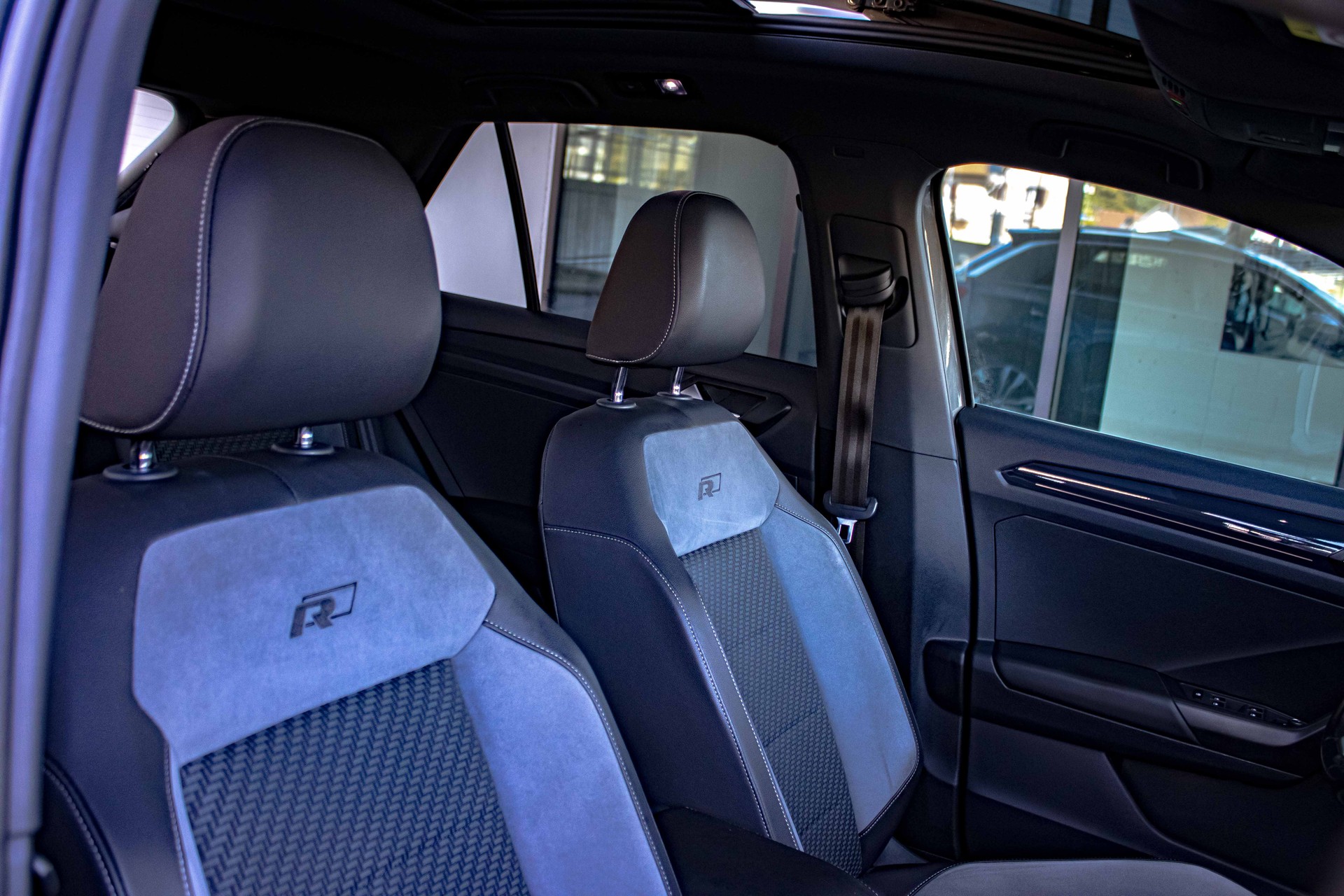VW T-Roc 1.5 TSI EVO R Line Sport DSG-image-17