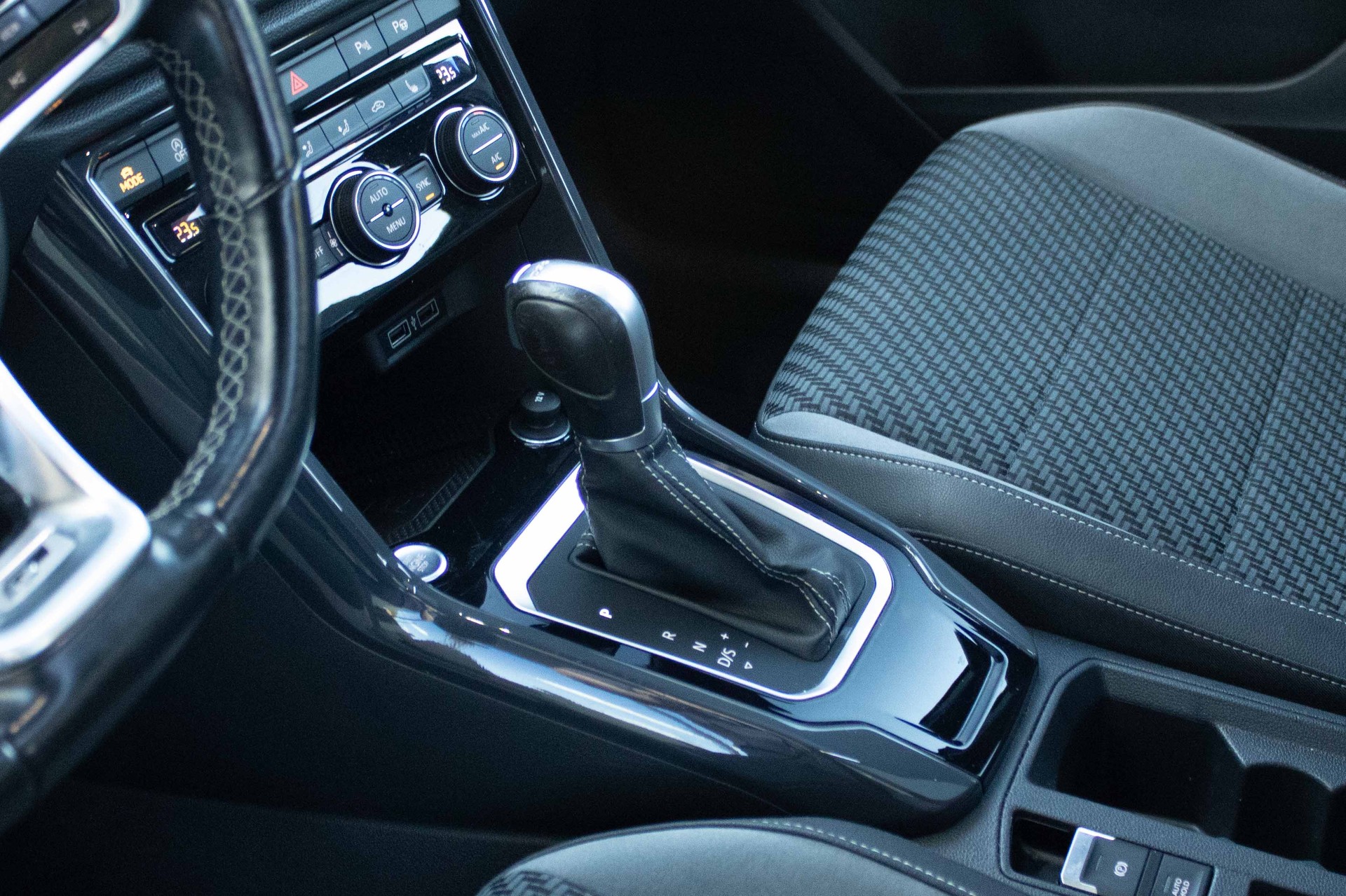 VW T-Roc 1.5 TSI EVO R Line Sport DSG-image-10