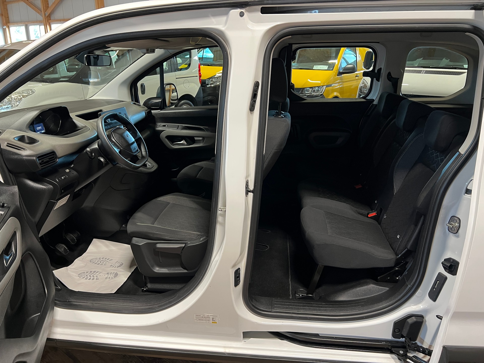 PEUGEOT Rifter 1.2 PureTech Allure-image-12