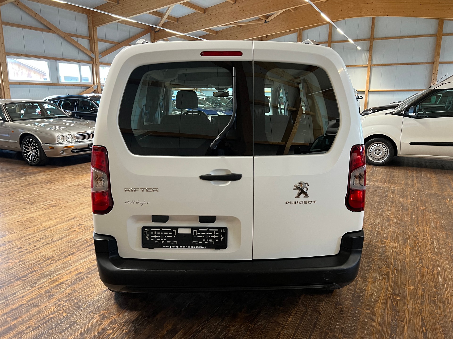 PEUGEOT Rifter 1.2 PureTech Allure-image-5