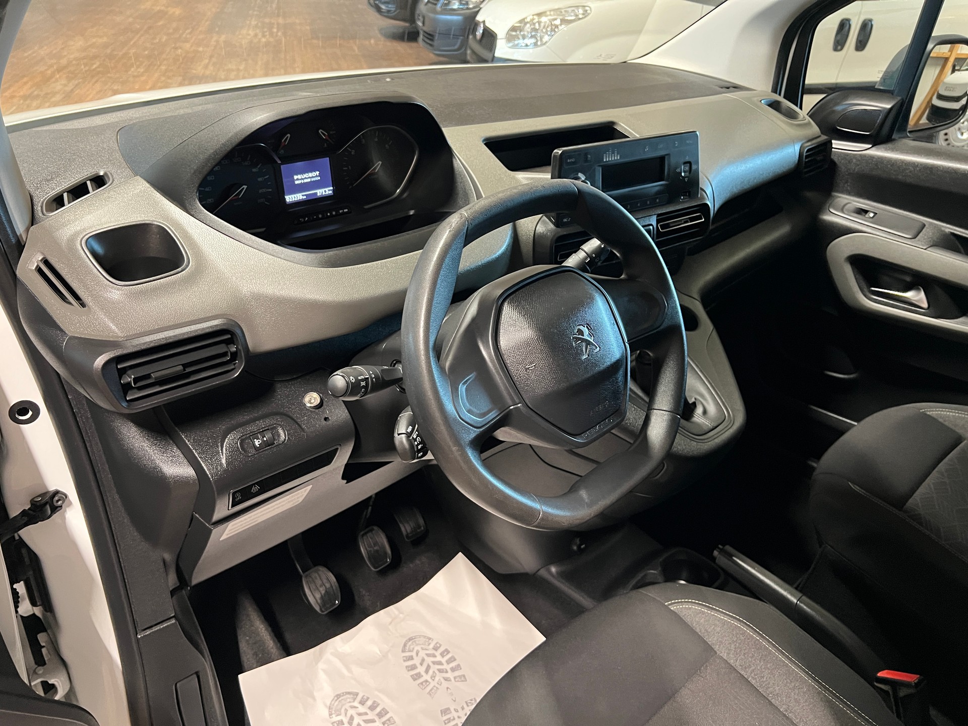 PEUGEOT Rifter 1.2 PureTech Allure-image-9