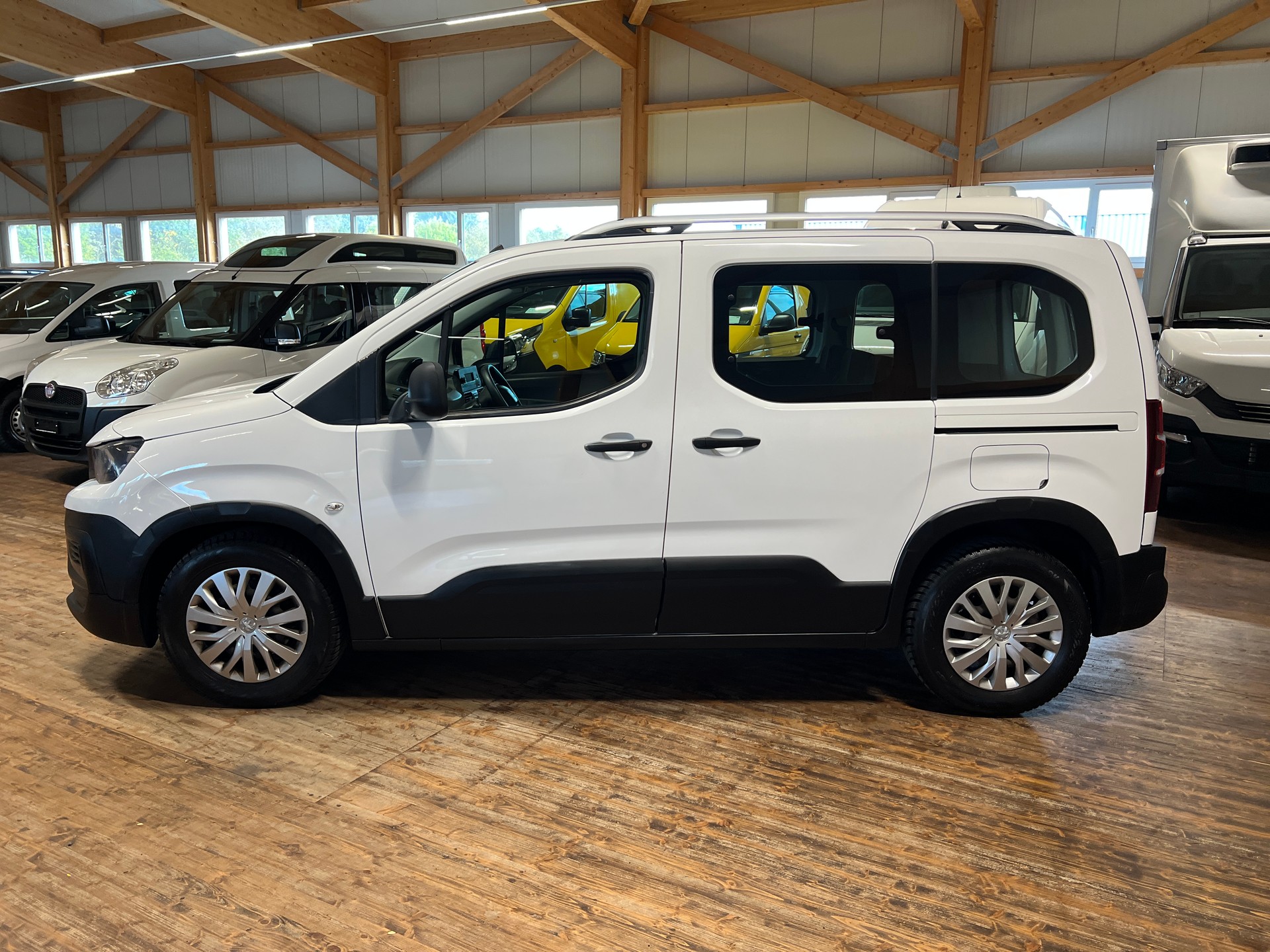 PEUGEOT Rifter 1.2 PureTech Allure-image-7