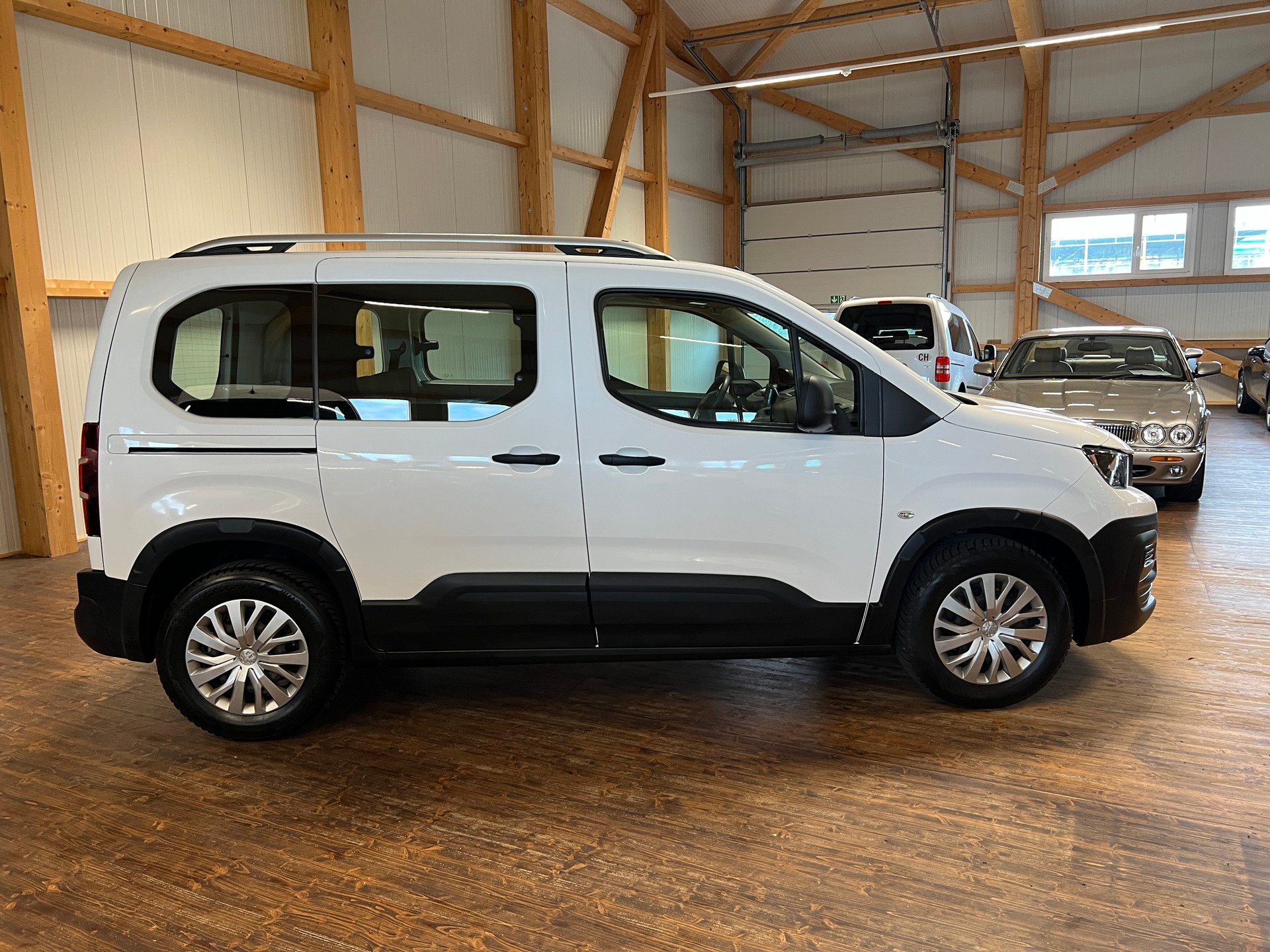 PEUGEOT Rifter 1.2 PureTech Allure-image-3