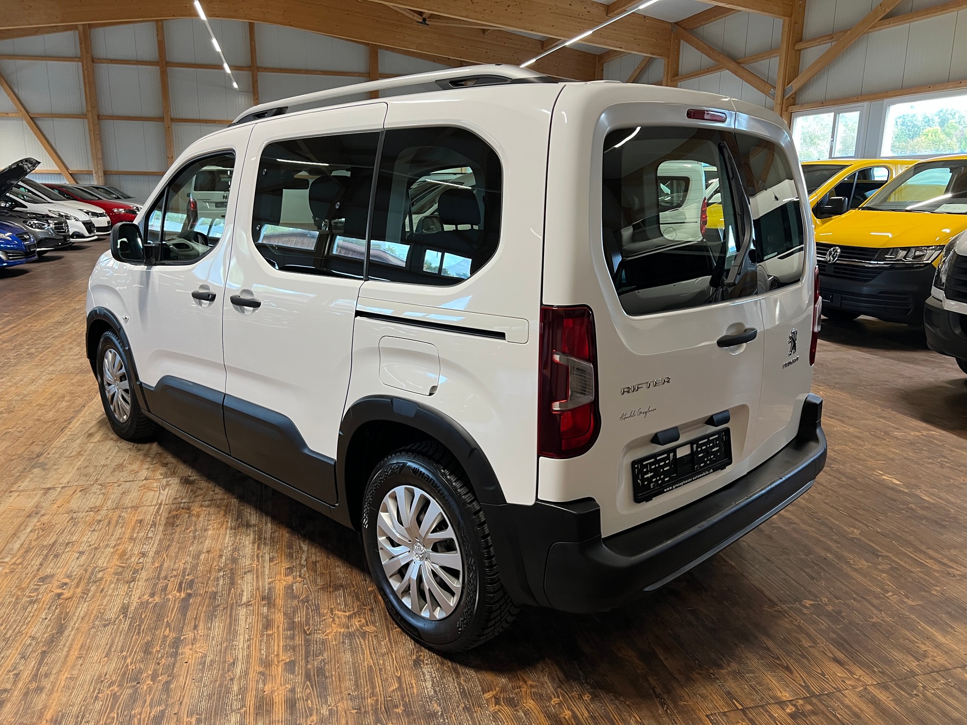 PEUGEOT Rifter 1.2 PureTech Allure-image-6