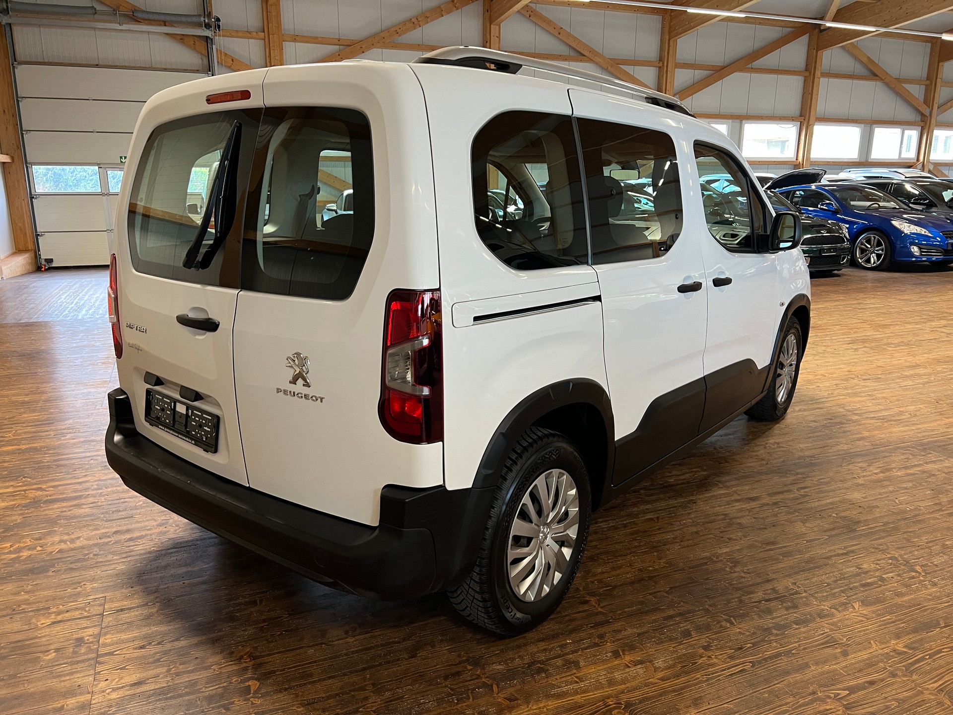 PEUGEOT Rifter 1.2 PureTech Allure-image-4