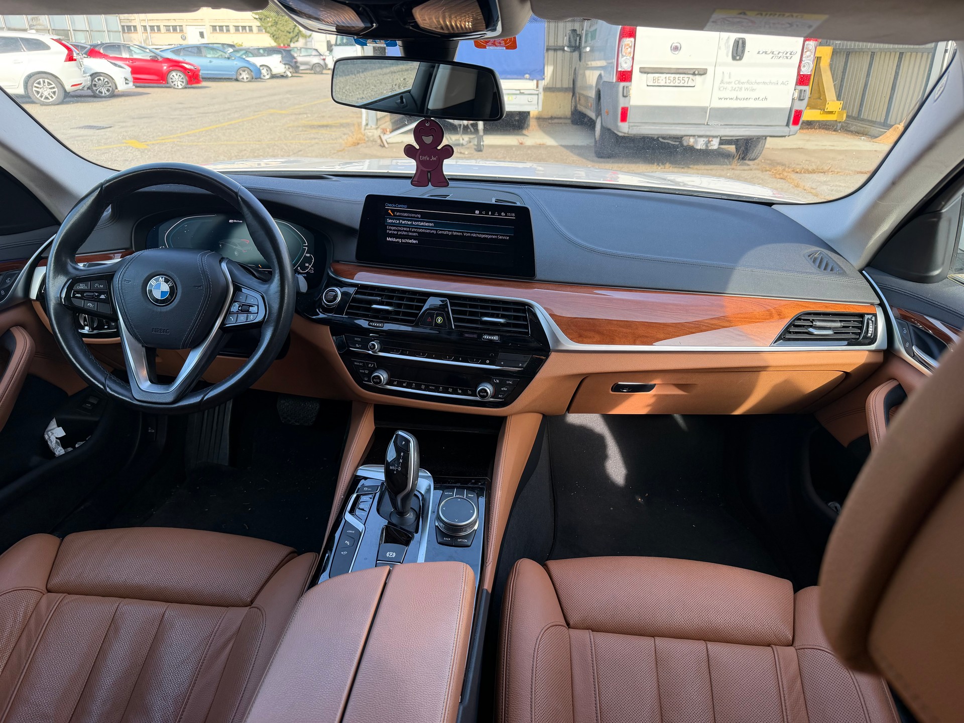 BMW 530e xDrive Luxury Line Steptronic-image-12