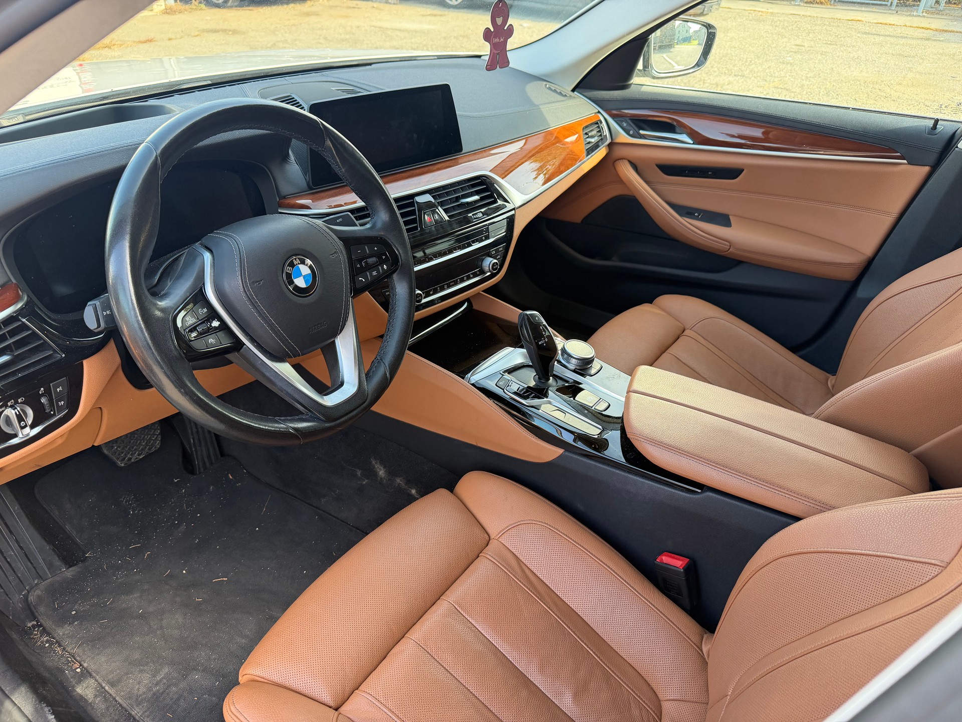 BMW 530e xDrive Luxury Line Steptronic-image-13