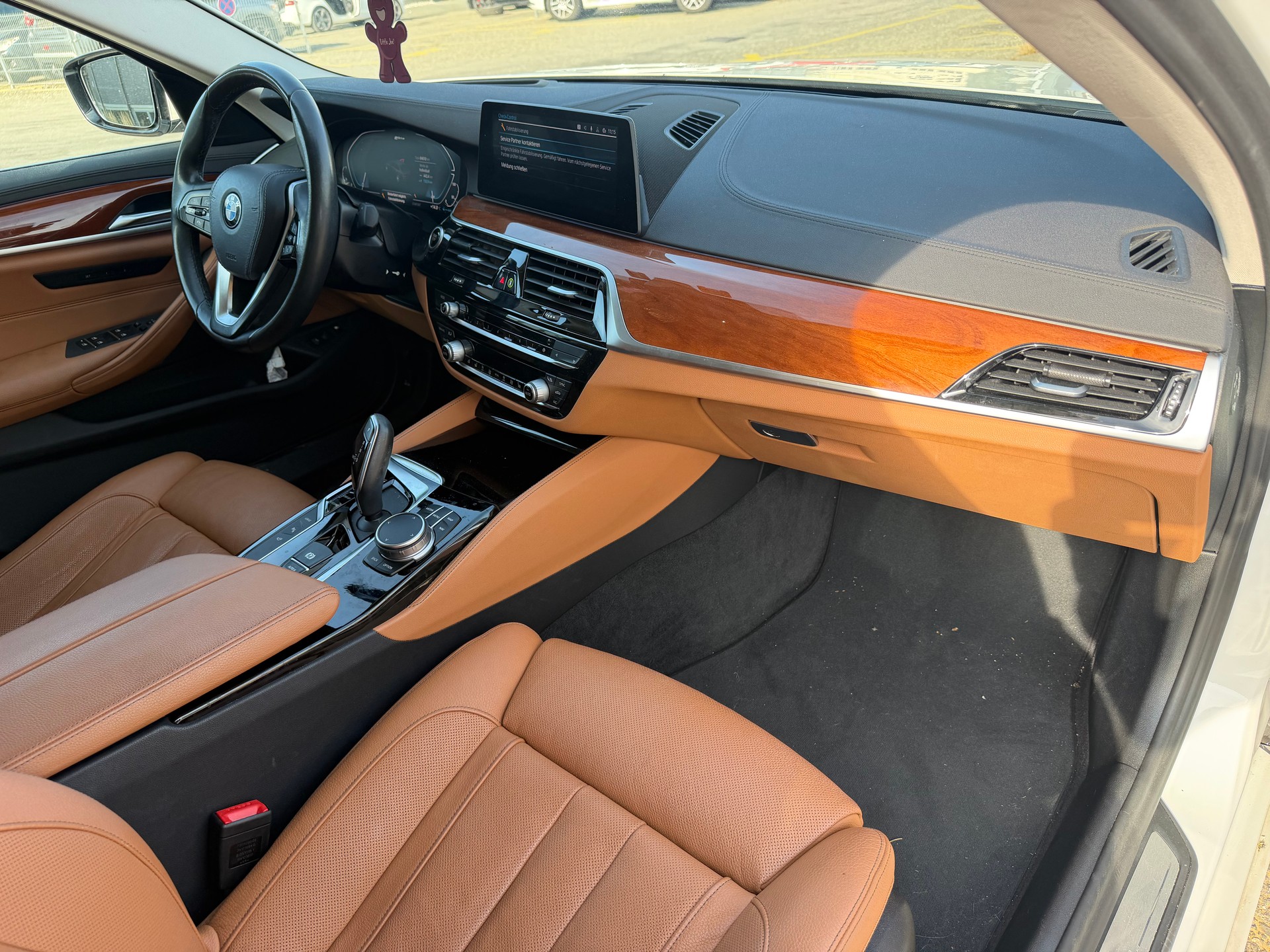 BMW 530e xDrive Luxury Line Steptronic-image-11