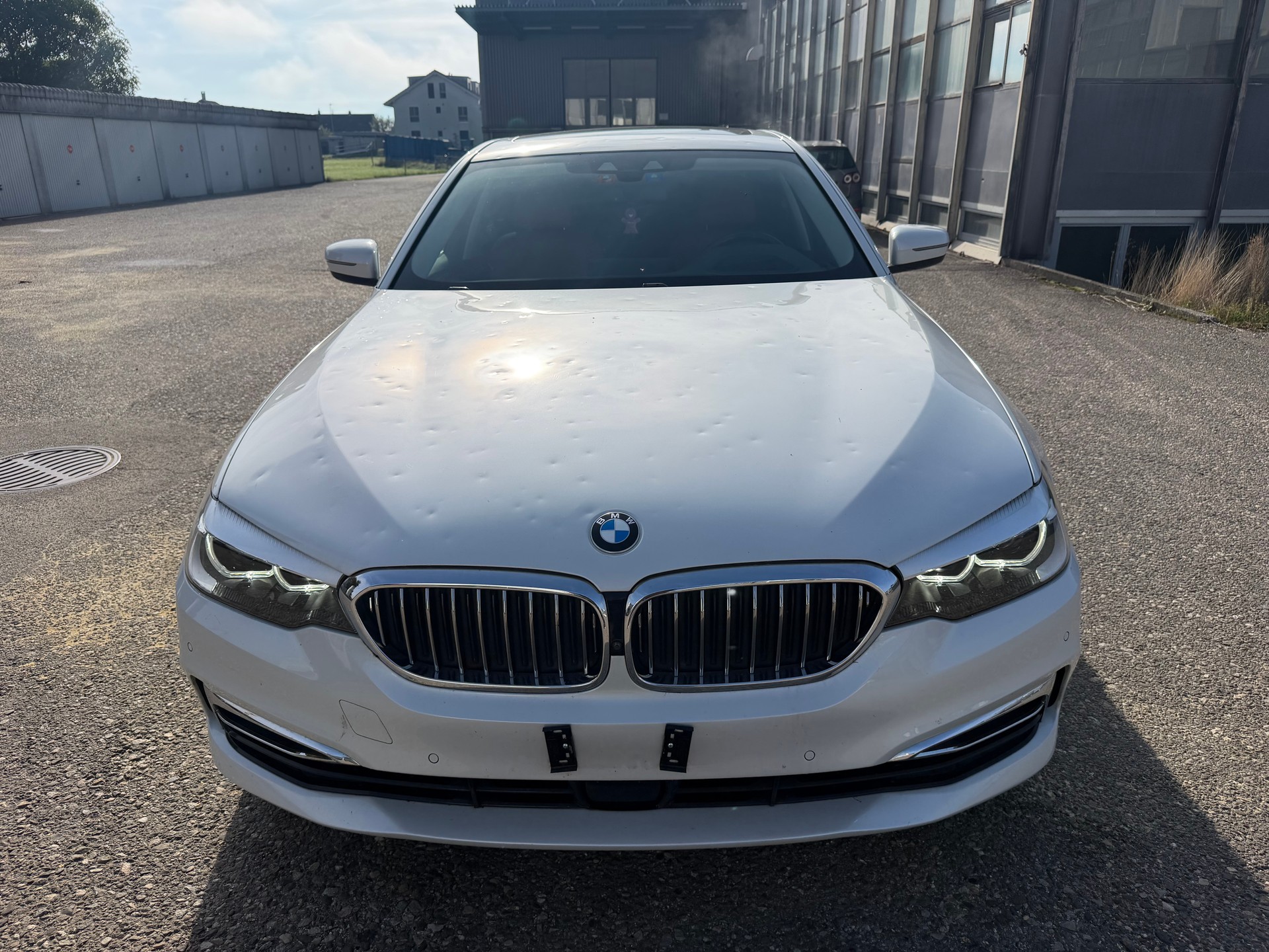 BMW 530e xDrive Luxury Line Steptronic-image-2