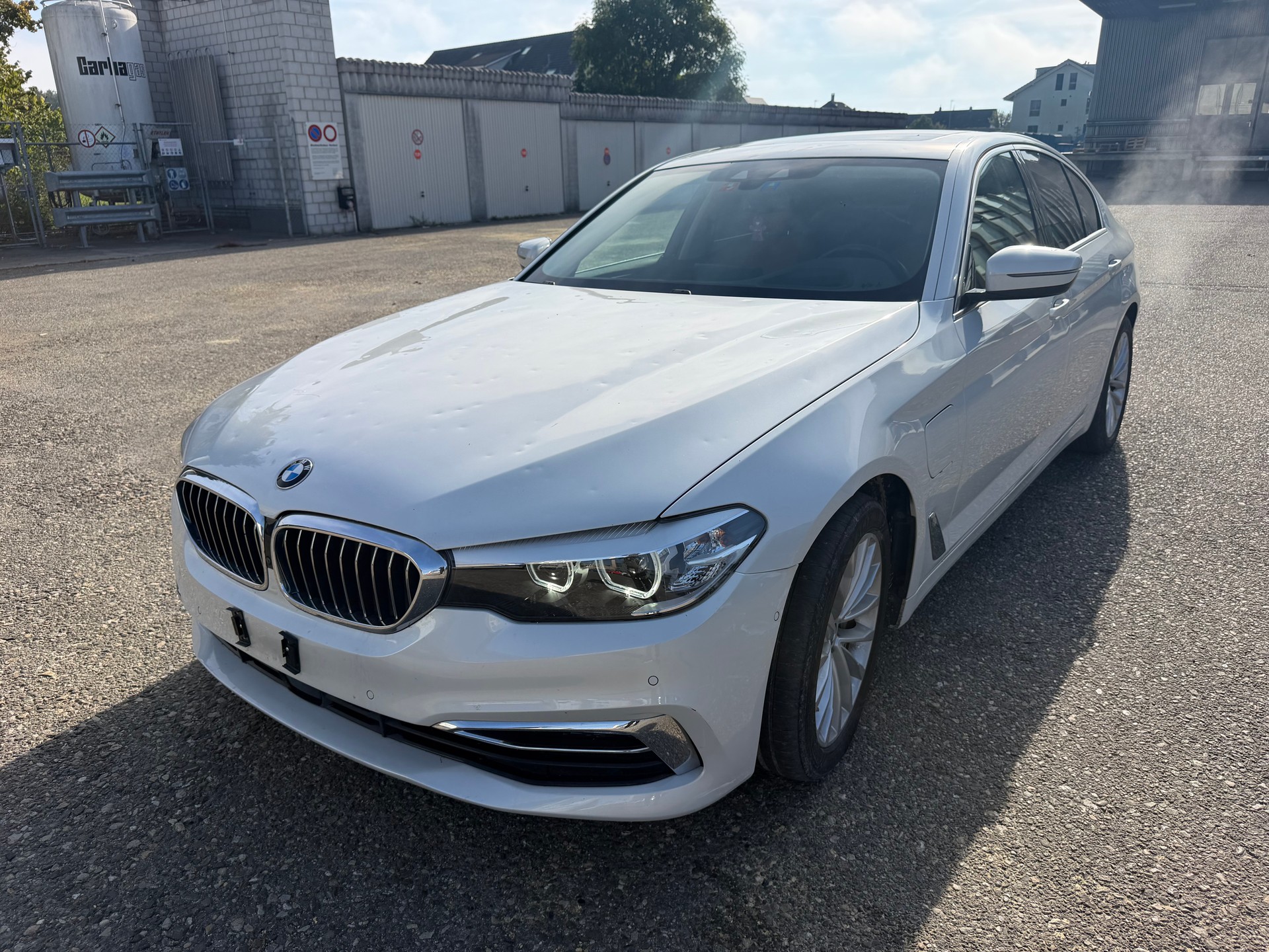 BMW 530e xDrive Luxury Line Steptronic-image-1