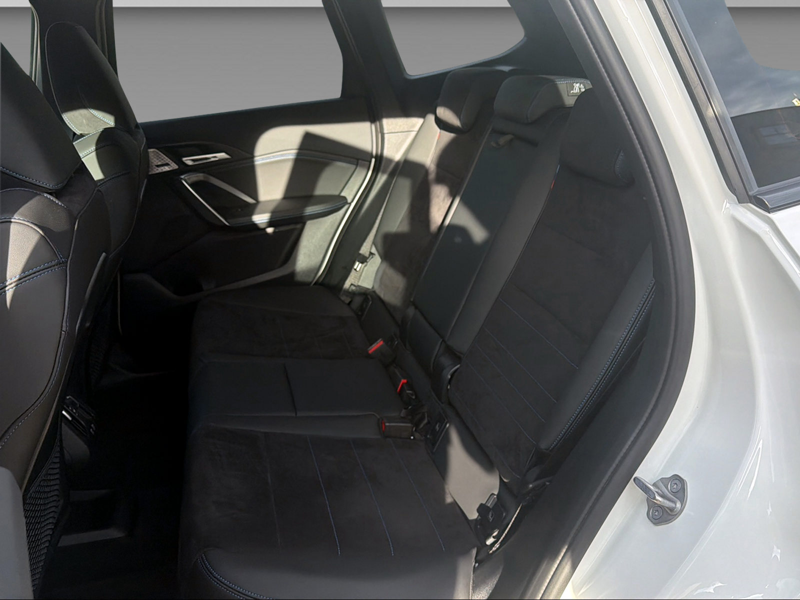 BMW iX1 30 xDrive M Sport-image-22