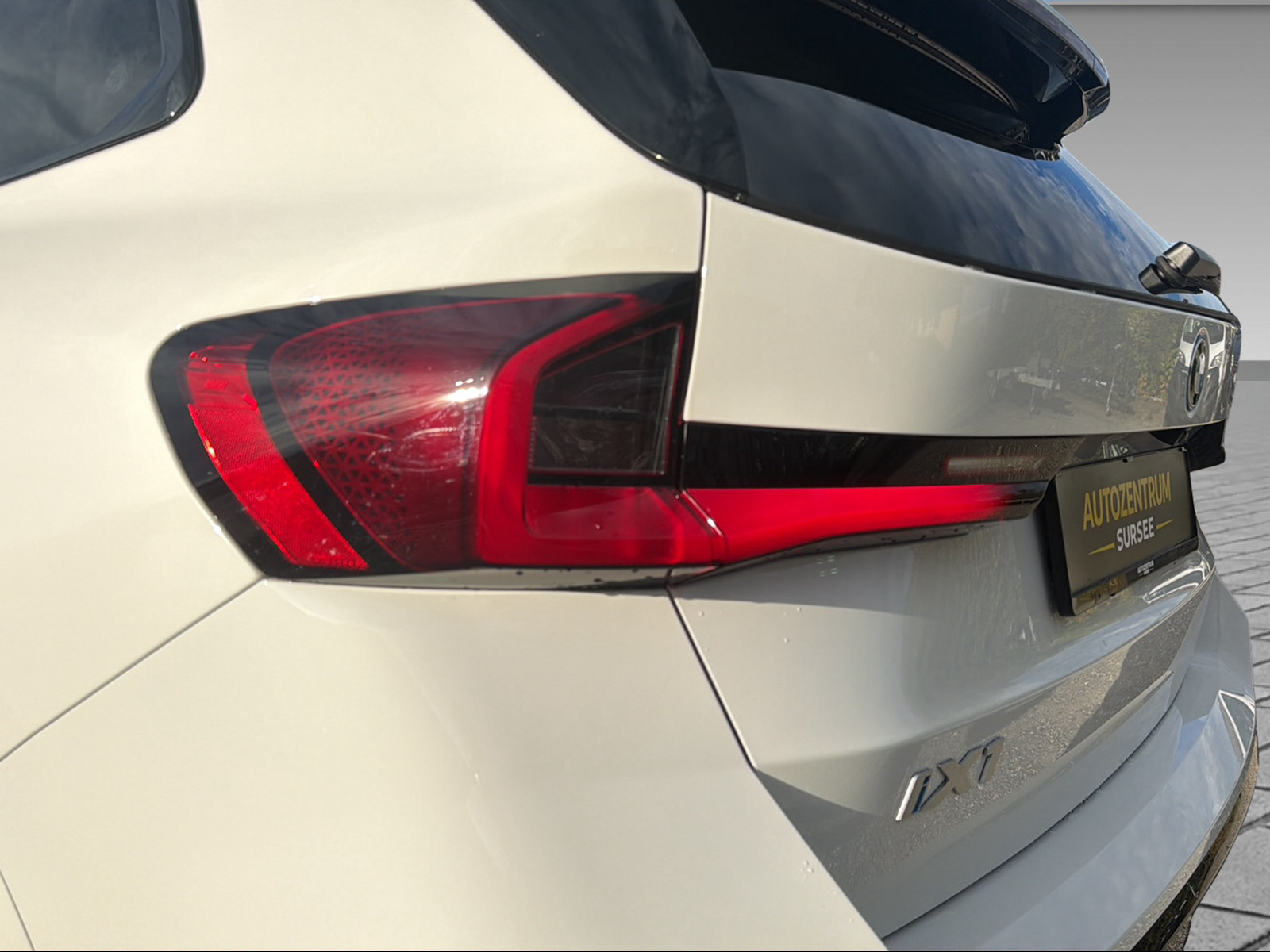 BMW iX1 30 xDrive M Sport-image-5
