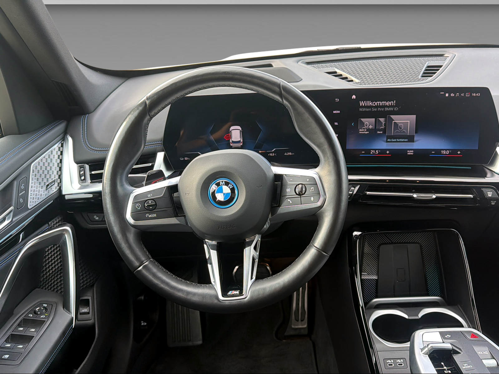BMW iX1 30 xDrive M Sport-image-18