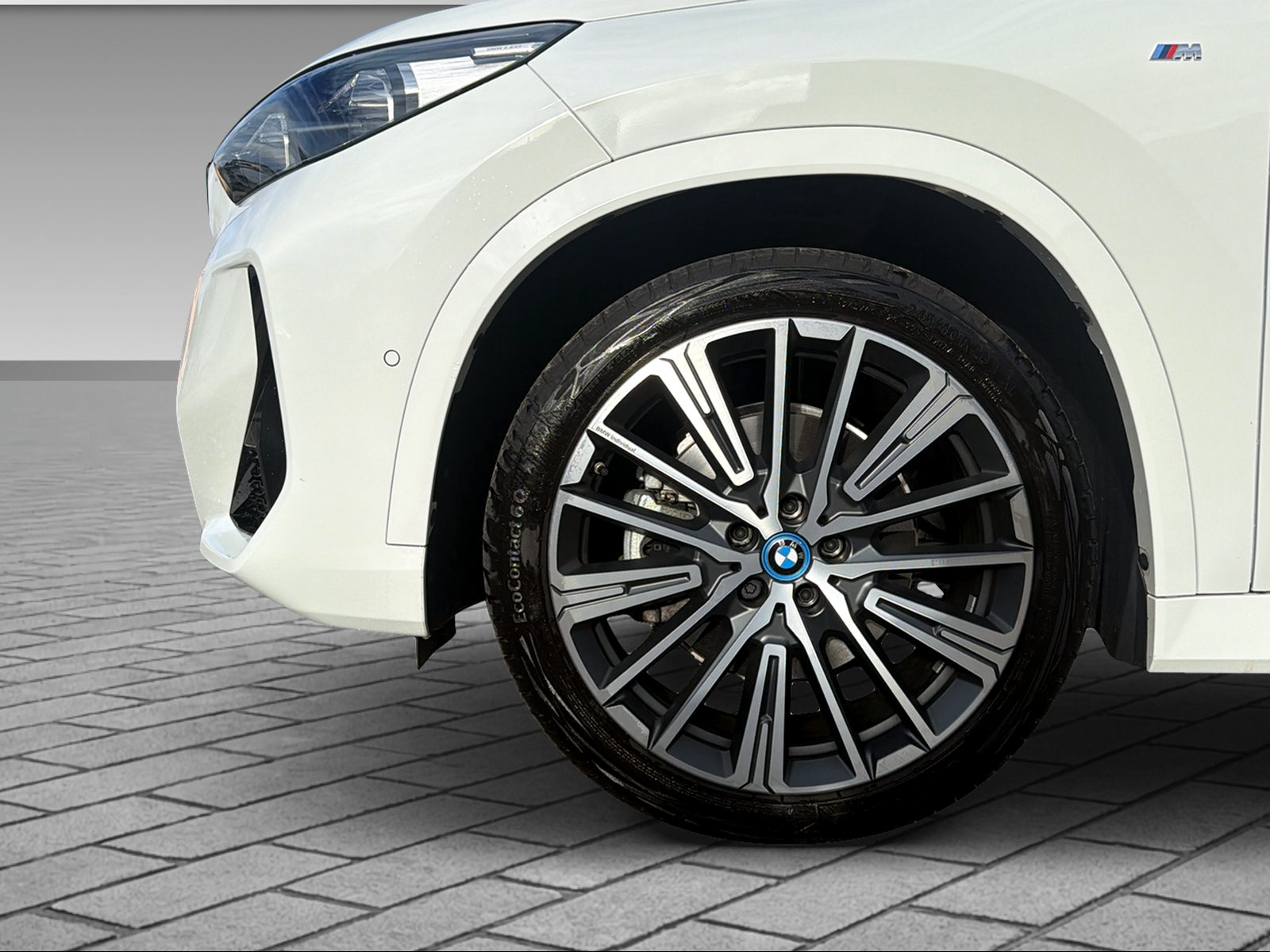 BMW iX1 30 xDrive M Sport-image-3