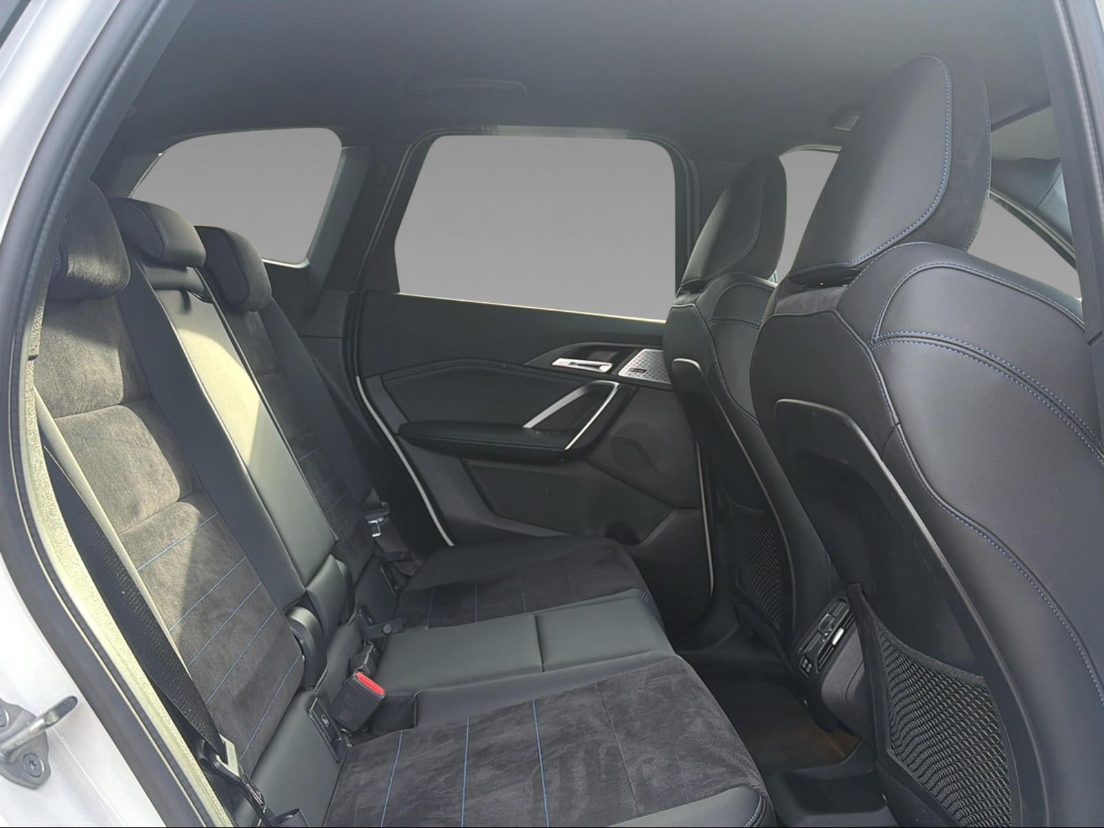 BMW iX1 30 xDrive M Sport-image-23