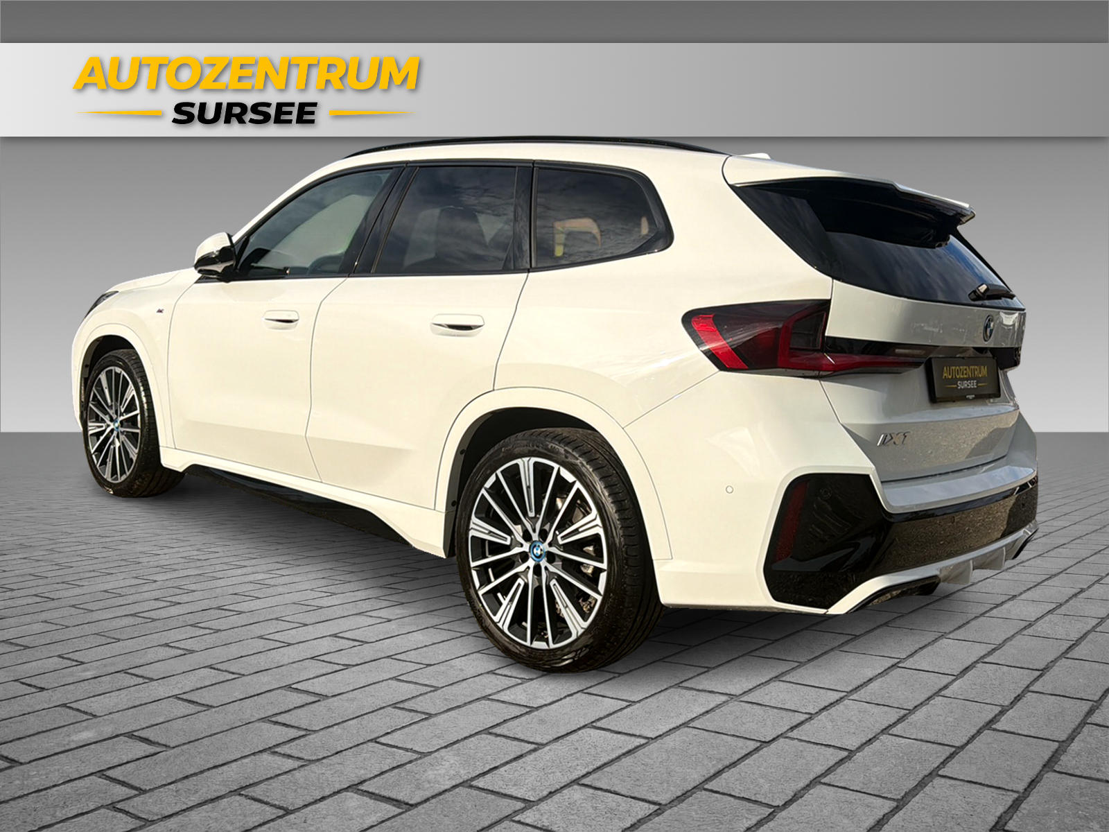 BMW iX1 30 xDrive M Sport-image-4