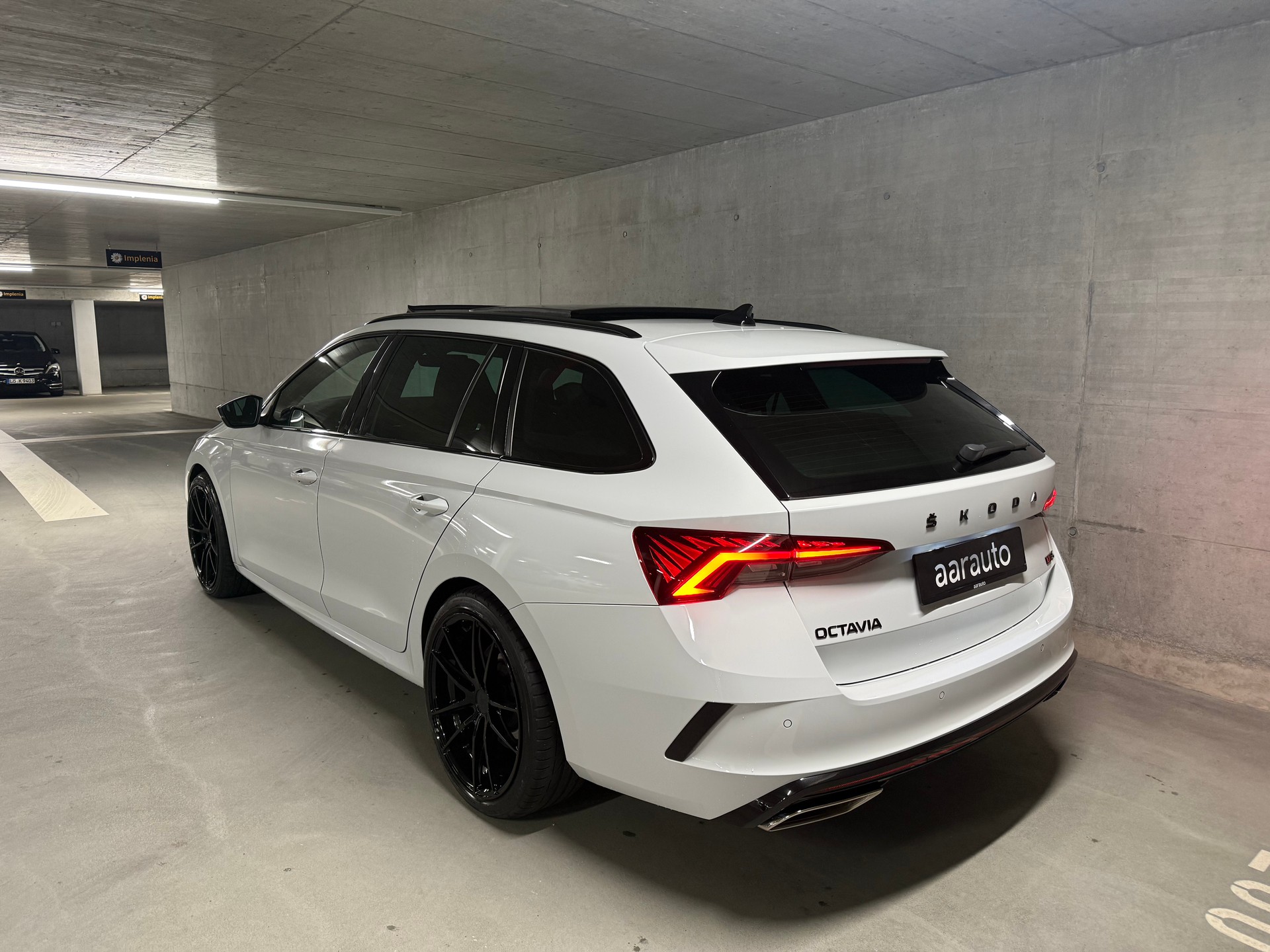 SKODA Octavia Combi 2.0 TSI RS DSG-image-1