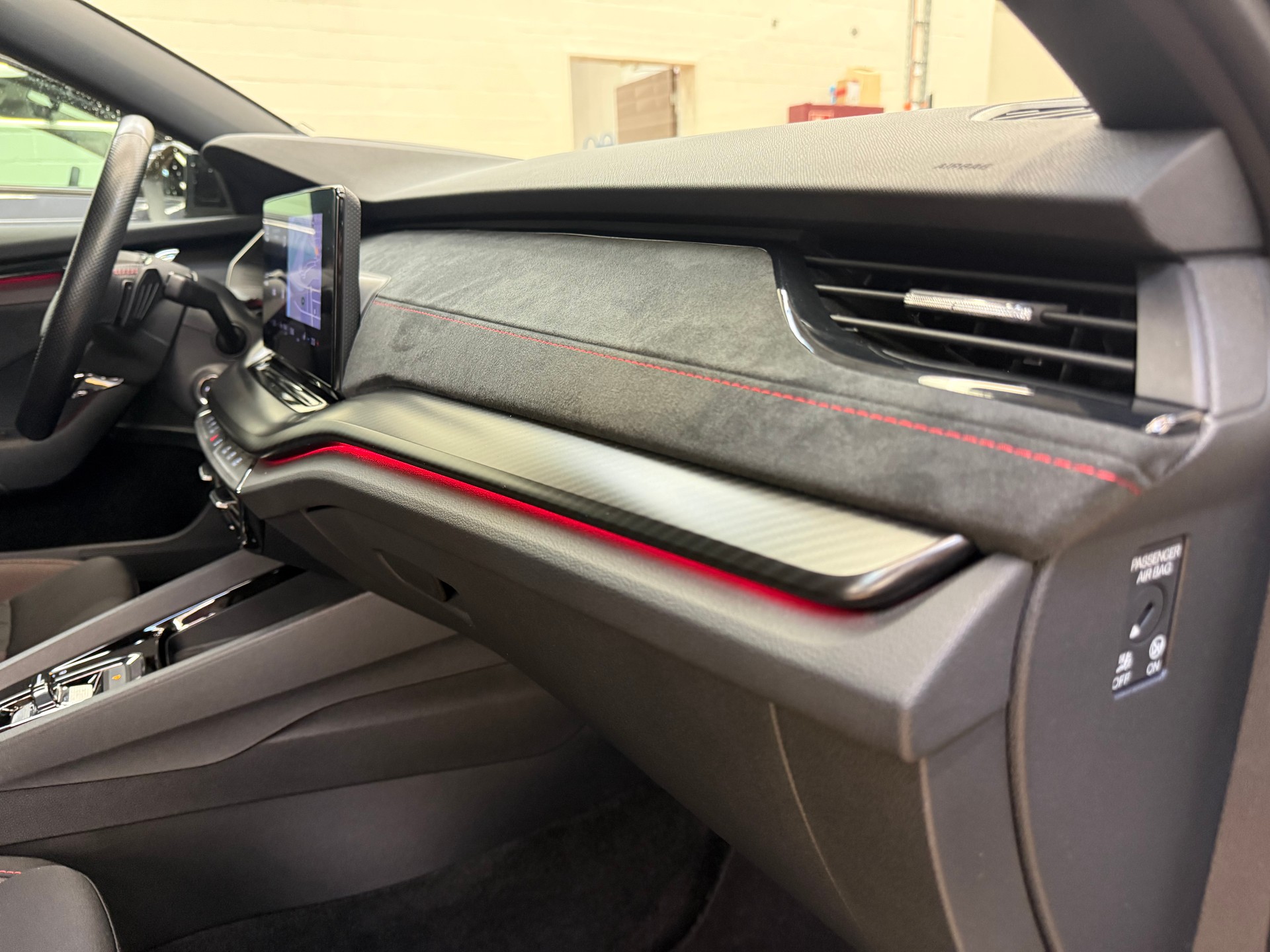 SKODA Octavia Combi 2.0 TSI RS DSG-image-18