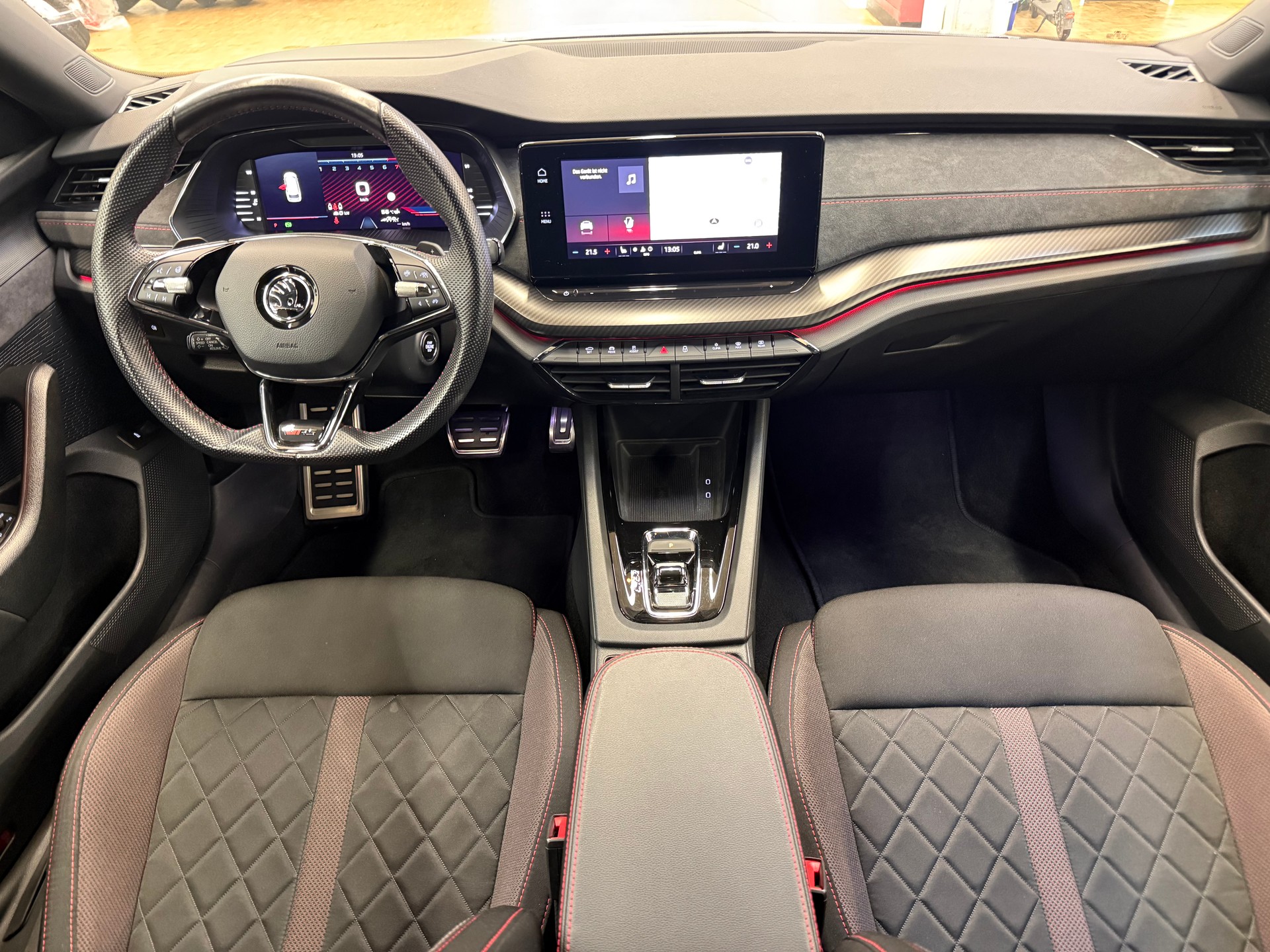 SKODA Octavia Combi 2.0 TSI RS DSG-image-9