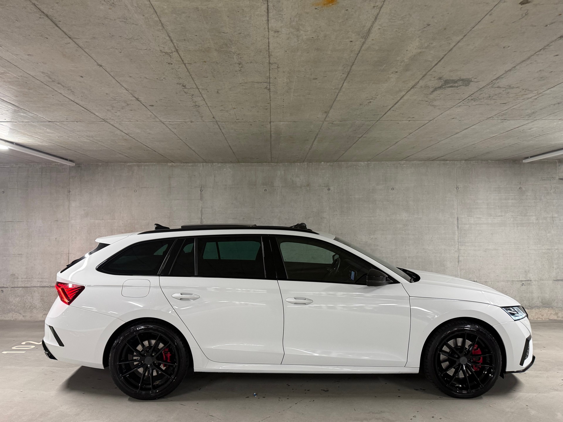 SKODA Octavia Combi 2.0 TSI RS DSG-image-3