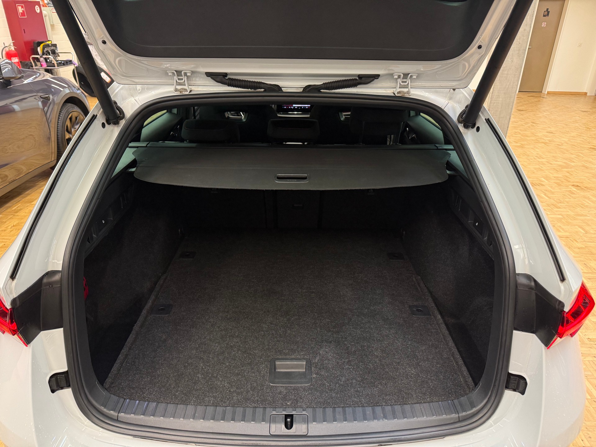 SKODA Octavia Combi 2.0 TSI RS DSG-image-23