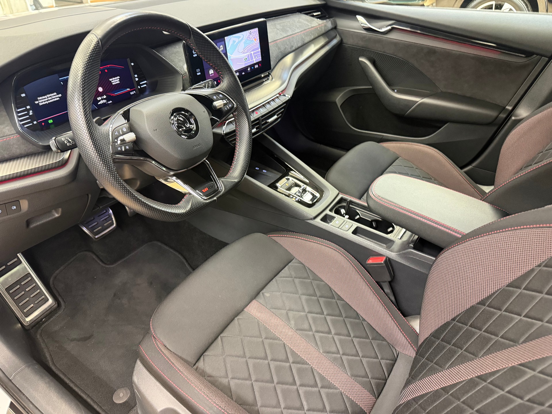 SKODA Octavia Combi 2.0 TSI RS DSG-image-12