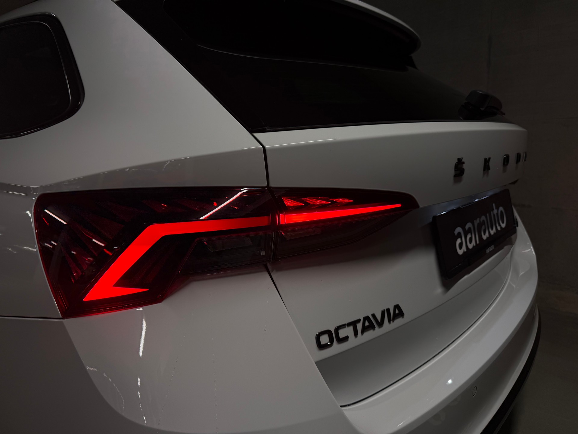 SKODA Octavia Combi 2.0 TSI RS DSG-image-7