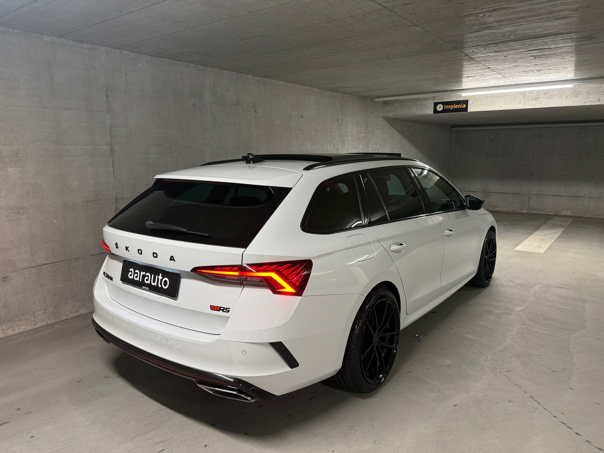 SKODA Octavia Combi 2.0 TSI RS DSG-image-4